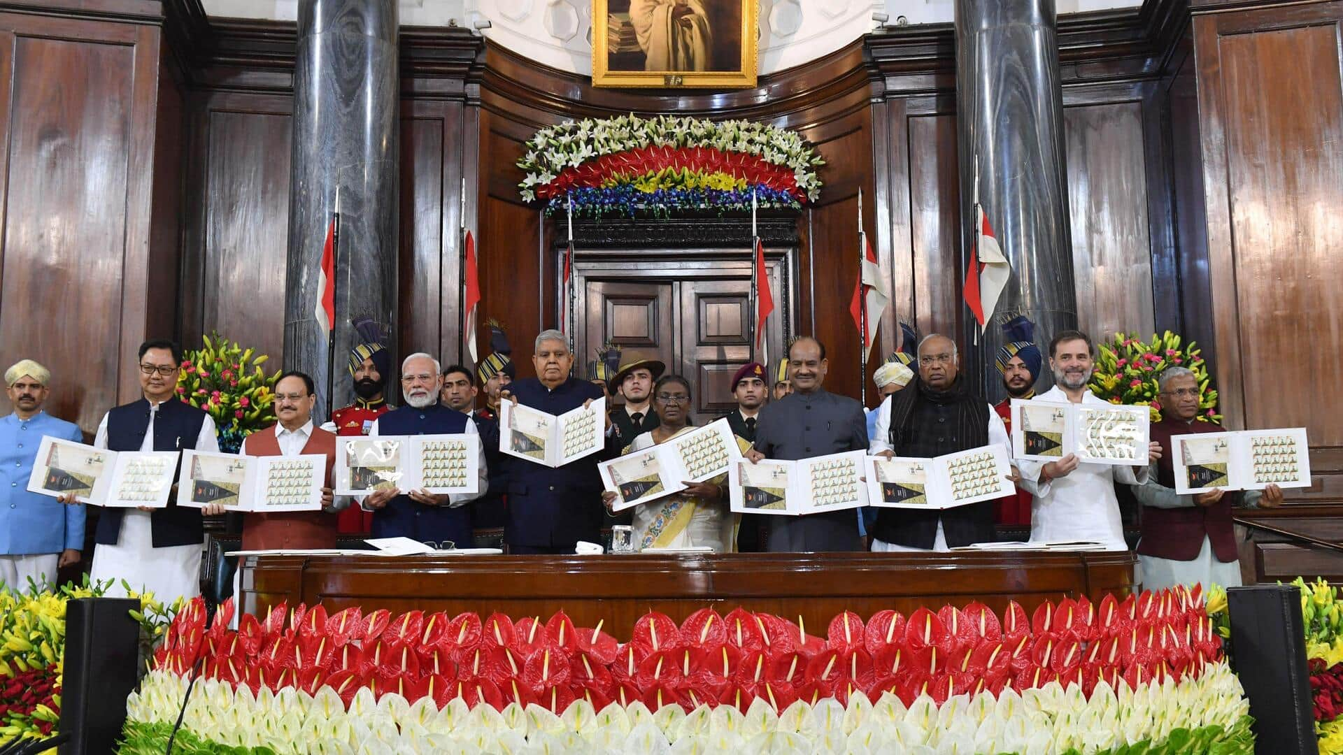 राष्ट्रपित द्रौपदी मुर्मू ने संविधान दिवस पर संसद सदस्यों को दिलाई प्रस्तावना की शपथ 