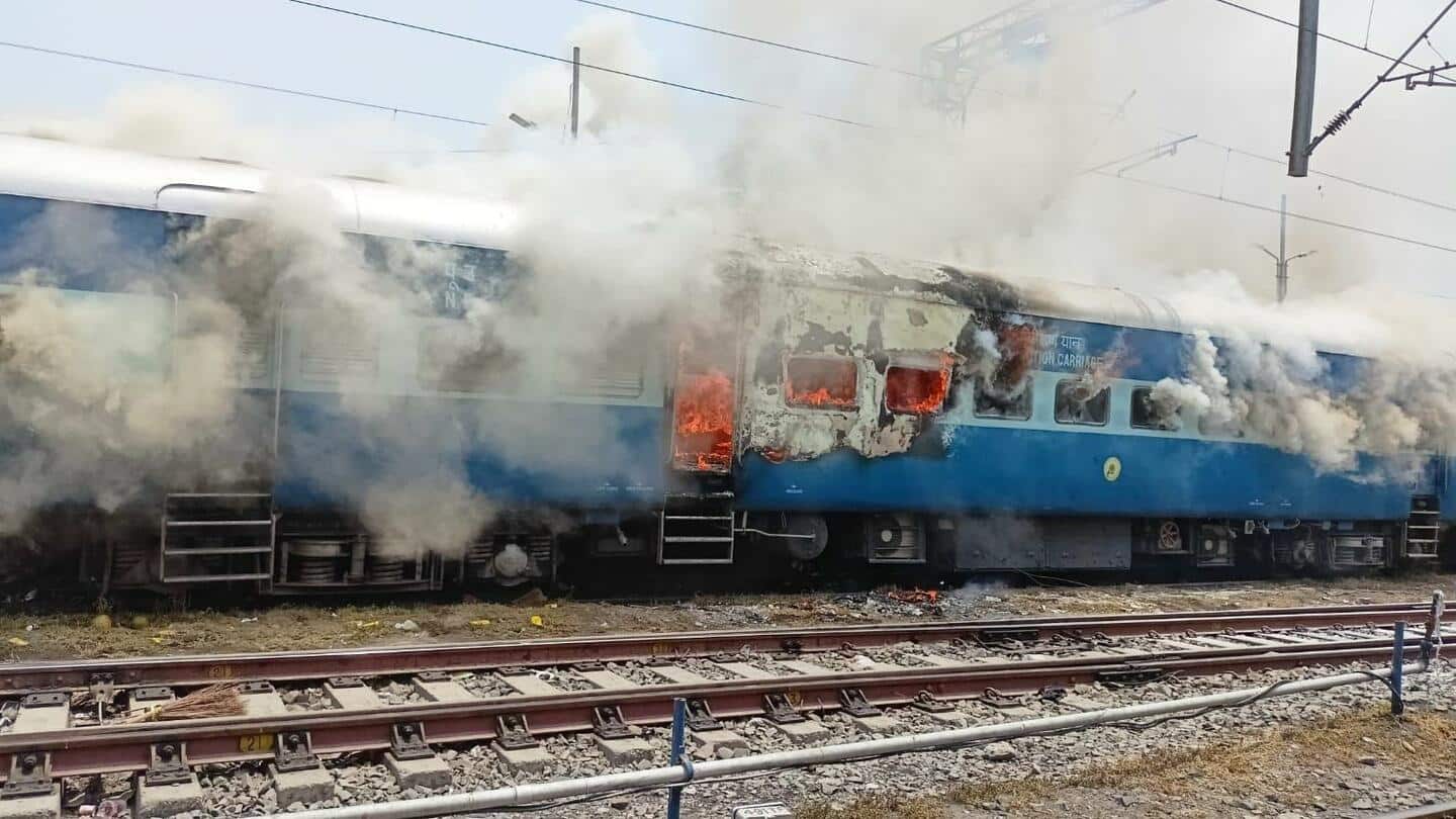अग्निपथ योजना पर बवाल, बिहार में ट्रेन तो मध्य प्रदेश में ट्रैक पर लगाई आग