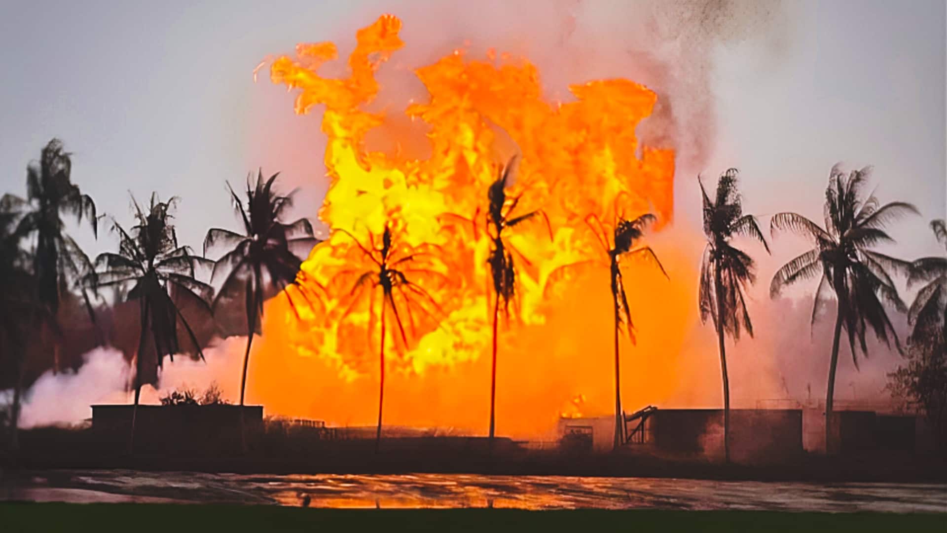 आंध्र प्रदेश के कोनासीमा में ONGC पाइपलाइन से गैस रिसाव के बाद आग, लोगों में दहशत