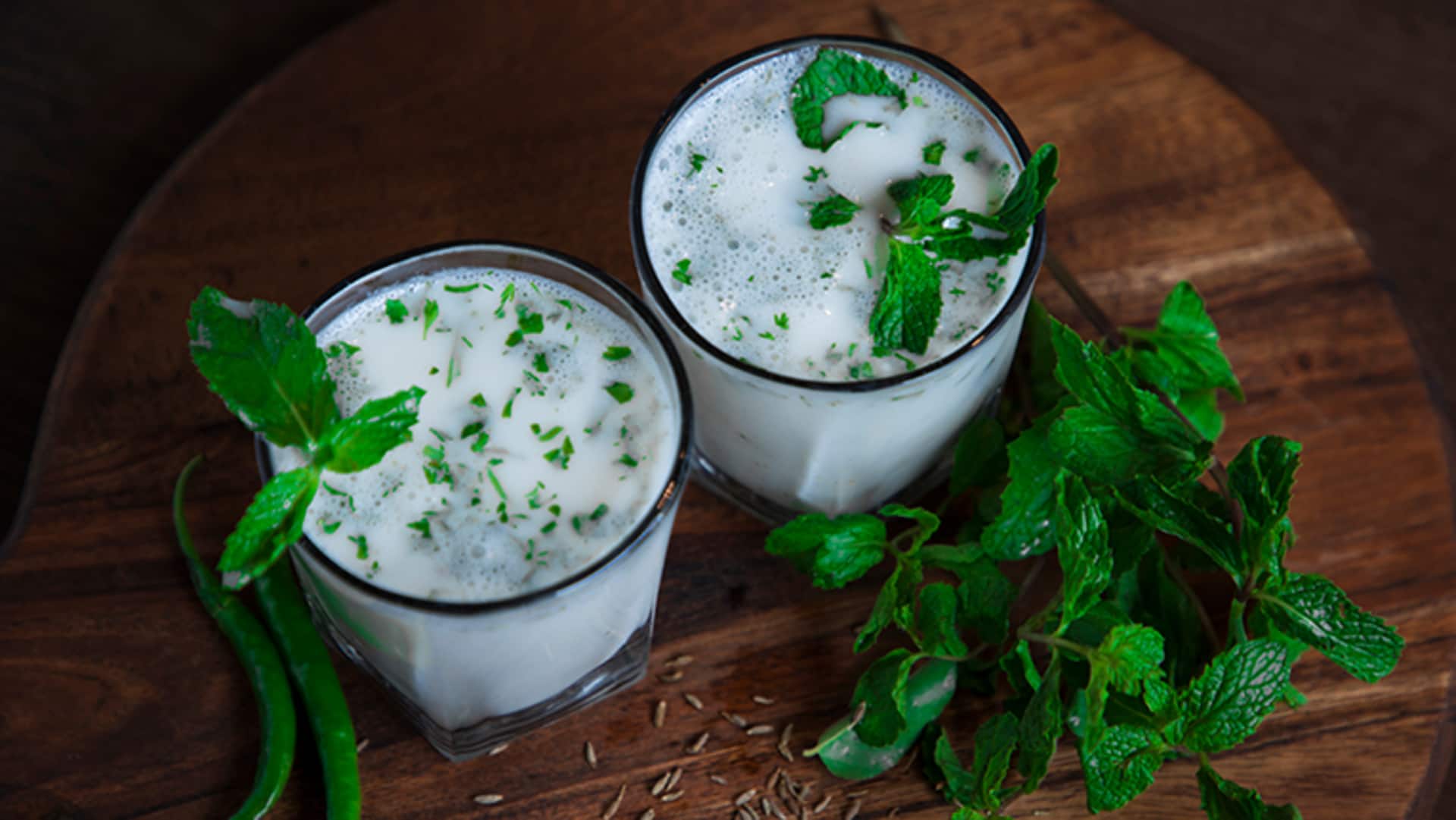 गर्मियों के दौरान बनाकर पिएं ये विभिन्न प्रकार की छाछ, आसान हैं रेसिपी