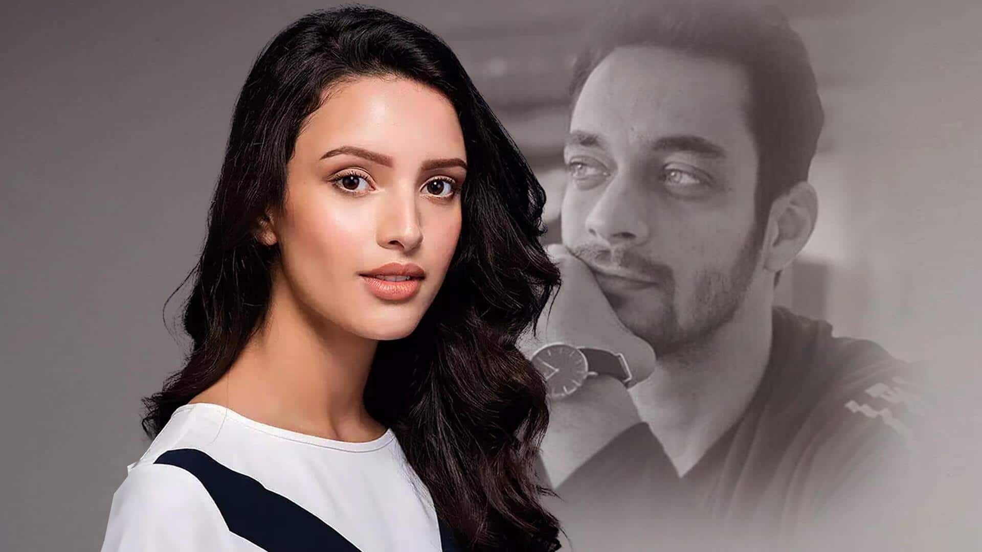 कथित बॉयफ्रेंड सैम मर्चेंट के साथ हवाई अड्डे पर दिखीं तृप्ति डिमरी, वीडियो हो रहा वायरल कथित बॉयफ्रेंड सैम मर्चेंट के साथ हवाई अड्डे पर दिखीं तृप्ति डिमरी, वीडियो हो रहा वायरल