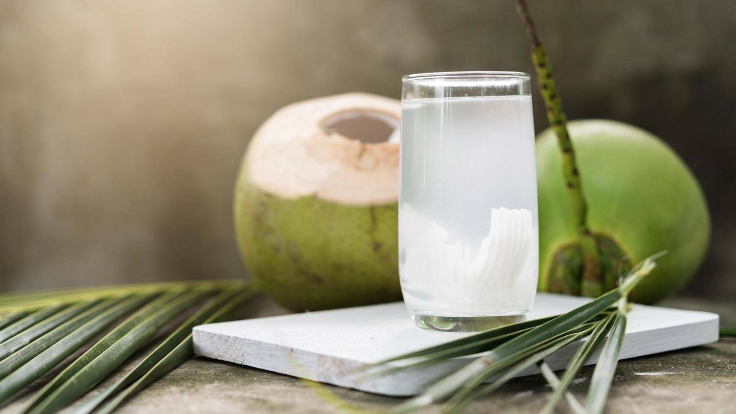 सुबह खाली पेट नारियल पानी के हैं कई फायदे, इन बीमारियों से दिलाता है राहत