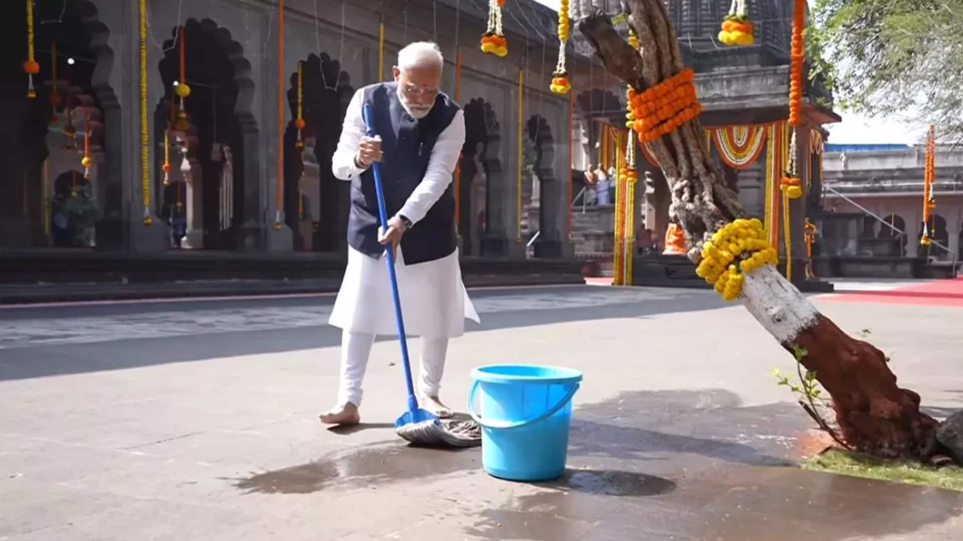 प्रधानमंत्री मोदी ने नासिक के कालाराम मंदिर में पोछा लगाया, स्वच्छता अभियान चलाने की अपील