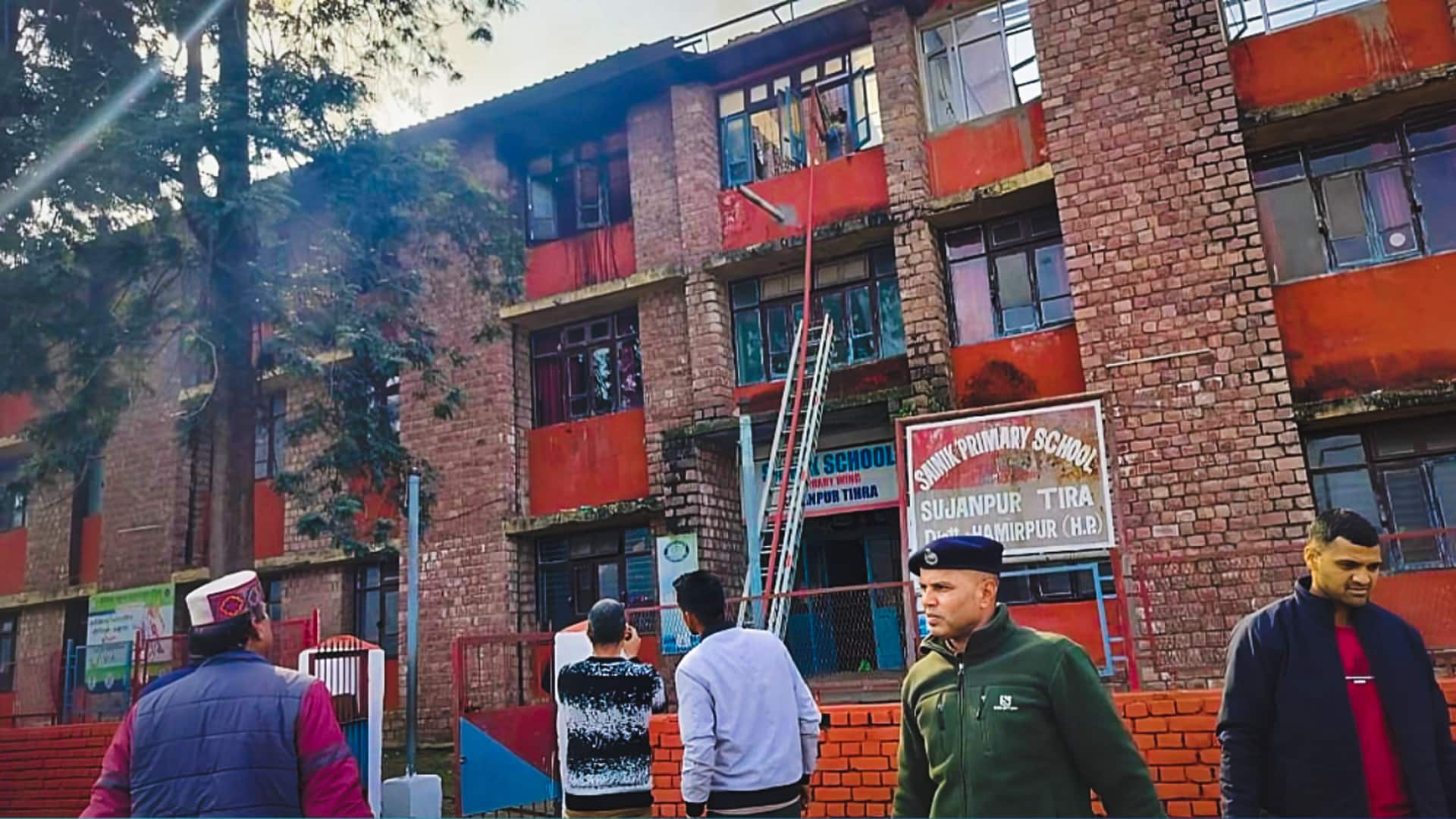 हिमाचल प्रदेश के सैनिक स्कूल में आग लगी, मचा हड़कंप