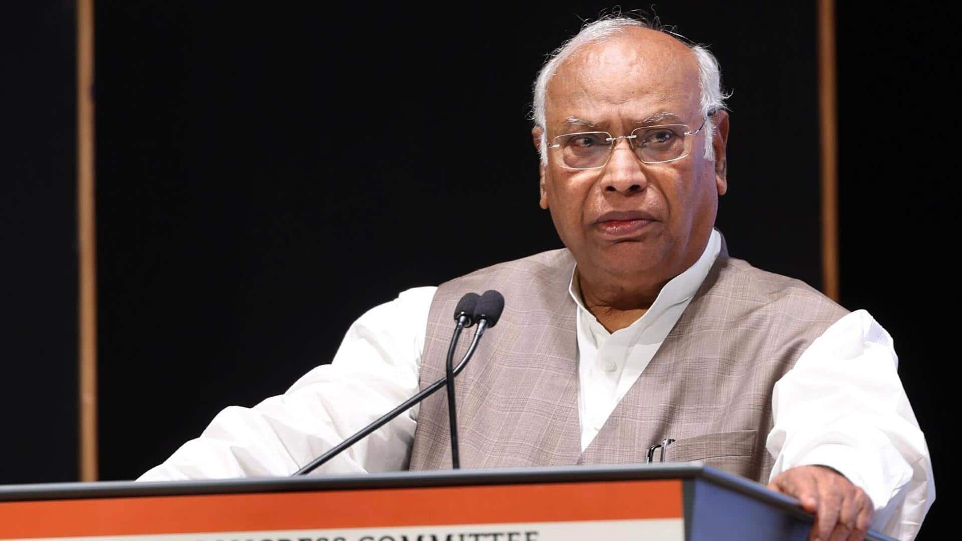 मल्लिकार्जुन खड़गे ने सरदार पटेल का हवाला देकर RSS पर प्रतिबंध लगाने की मांग की मल्लिकार्जुन खड़गे ने सरदार पटेल का हवाला देकर RSS पर प्रतिबंध लगाने की मांग की