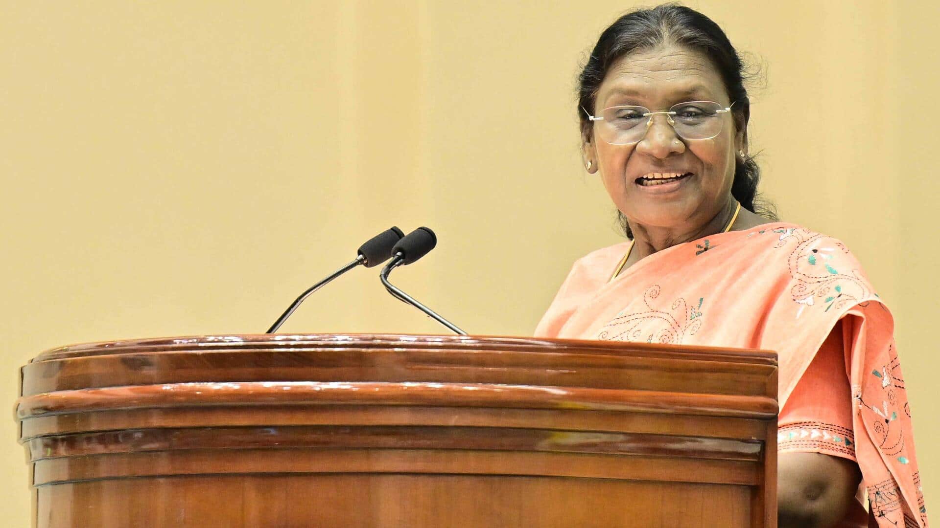 राष्ट्रपति द्रौपदी मुर्मू ने जम्मू-कश्मीर से अनुच्छेद 370 हटाने की सराहना की, पहला कश्मीरी संस्करण जारी