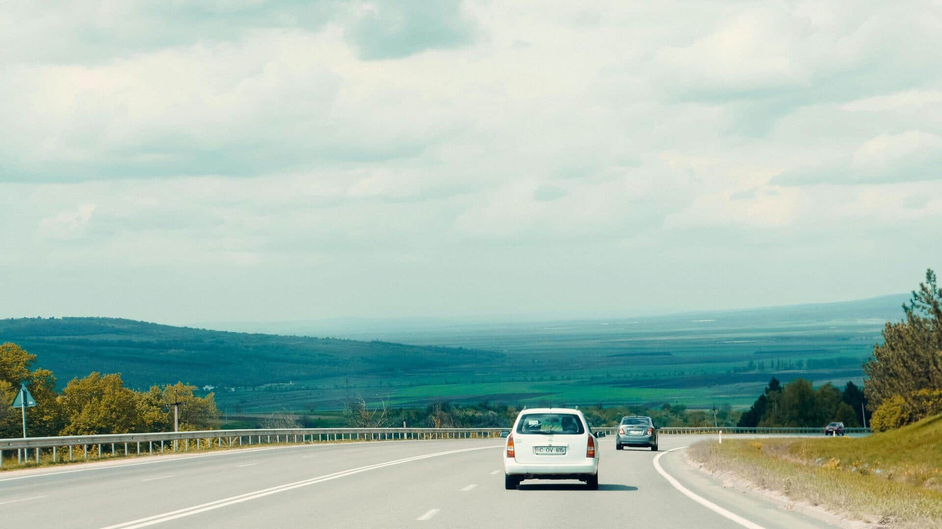 रोड ट्रिप पर जाने की है योजना? इन 5 जरूरी चीजों को करना चाहिए पैक