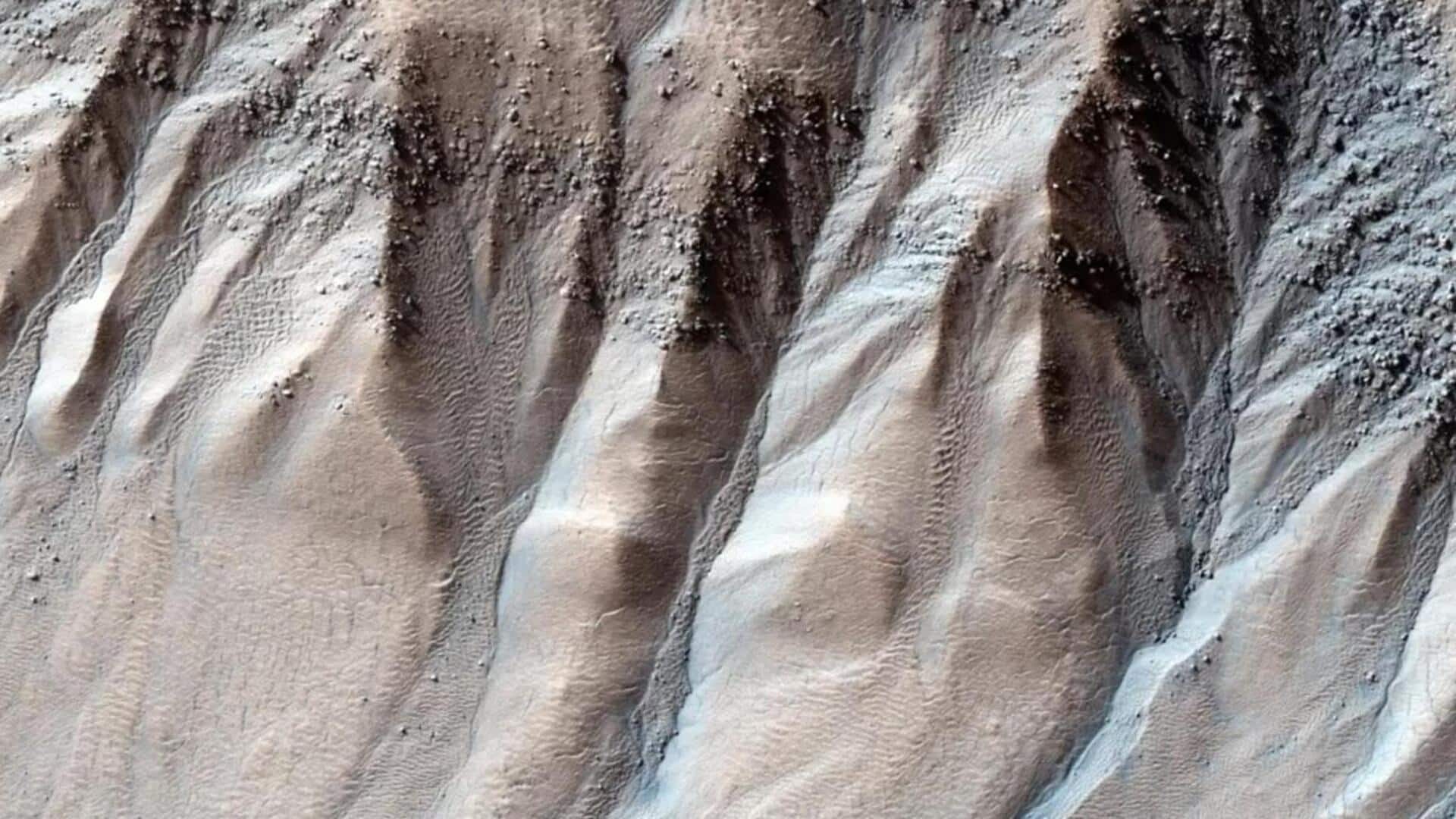 मंगल ग्रह पर पानी बहने से बनी हैं नालियां, वैज्ञानिकों को अध्ययन में मिले संकेत