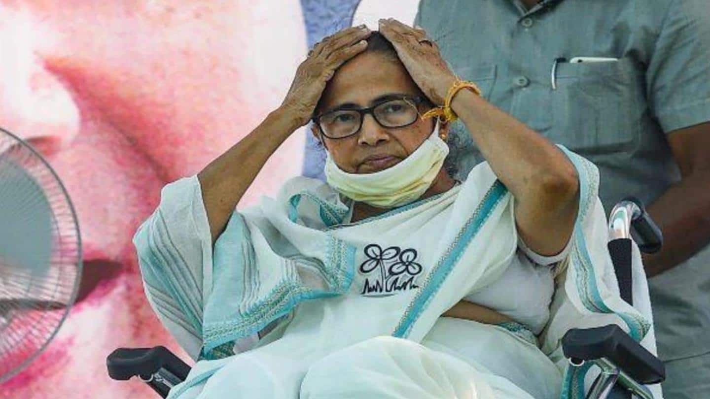 पश्चिम बंगाल: दो मंत्रियों की गिरफ्तारी पर बिफरीं मुख्यमंत्री ममता बनर्जी, कहा- मुझे भी गिरफ्तार करो