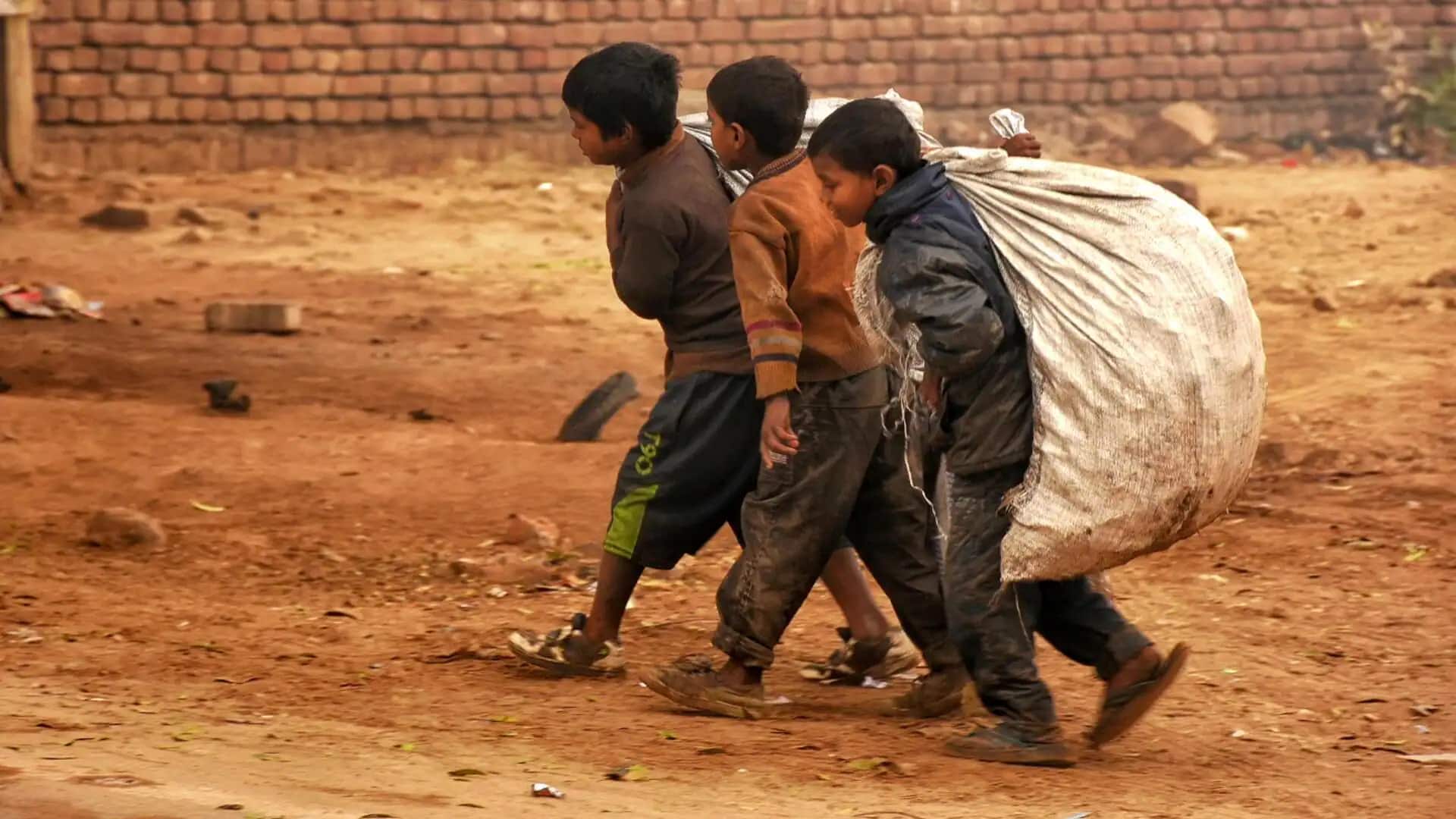 विश्व बैंक ने मानक बदला, 10 साल में गरीबी दर 27.1 से 5.3 प्रतिशत हुई
