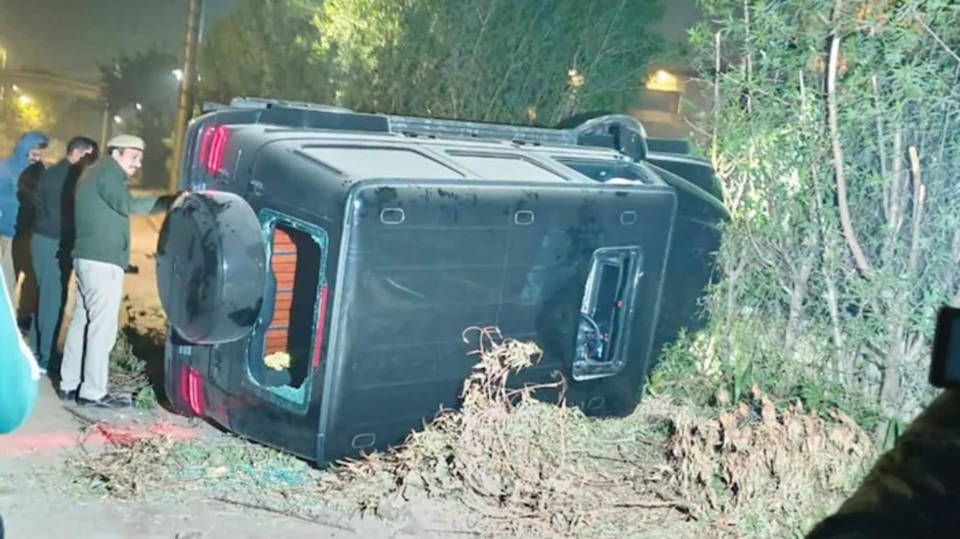 दिल्ली में तेज रफ्तार मर्सिडीज कार ने 3 पैदल यात्रियों को कुचला, एक की मौत