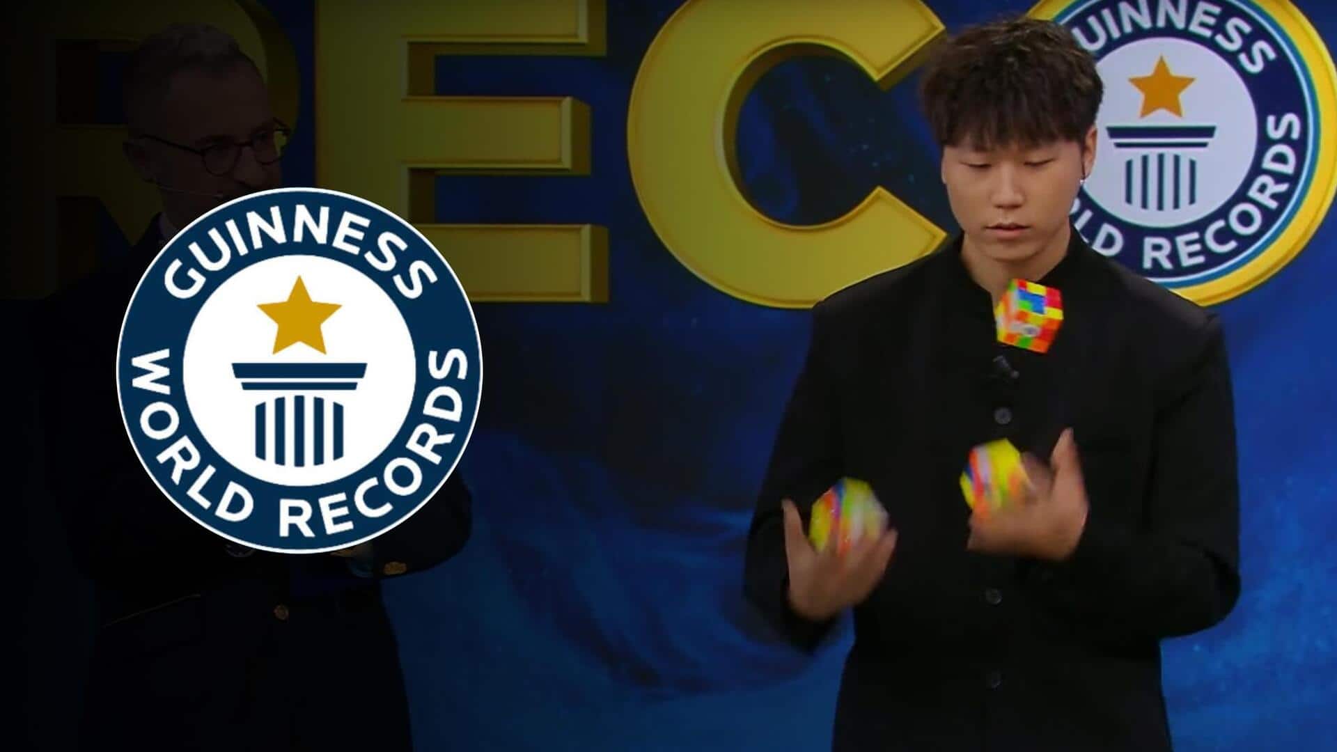चीन: व्यक्ति ने करतब दिखाते हुए 3 मिनट में हल किए 3 रुबिक क्यूब, बनाया रिकॉर्ड