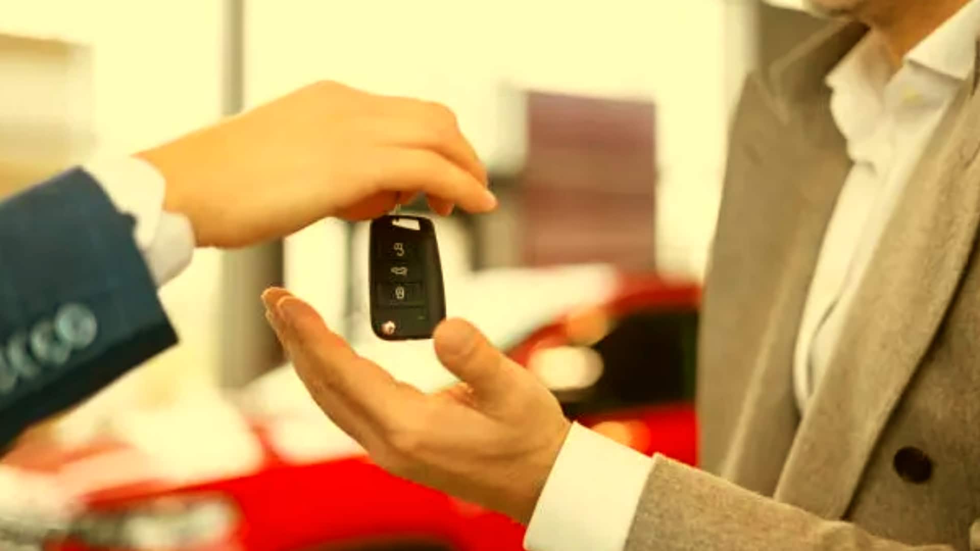 दूसरे को गाड़ी देने से पहले इन बातों का रखें ध्यान, वरना बाद में पछताएंगे 