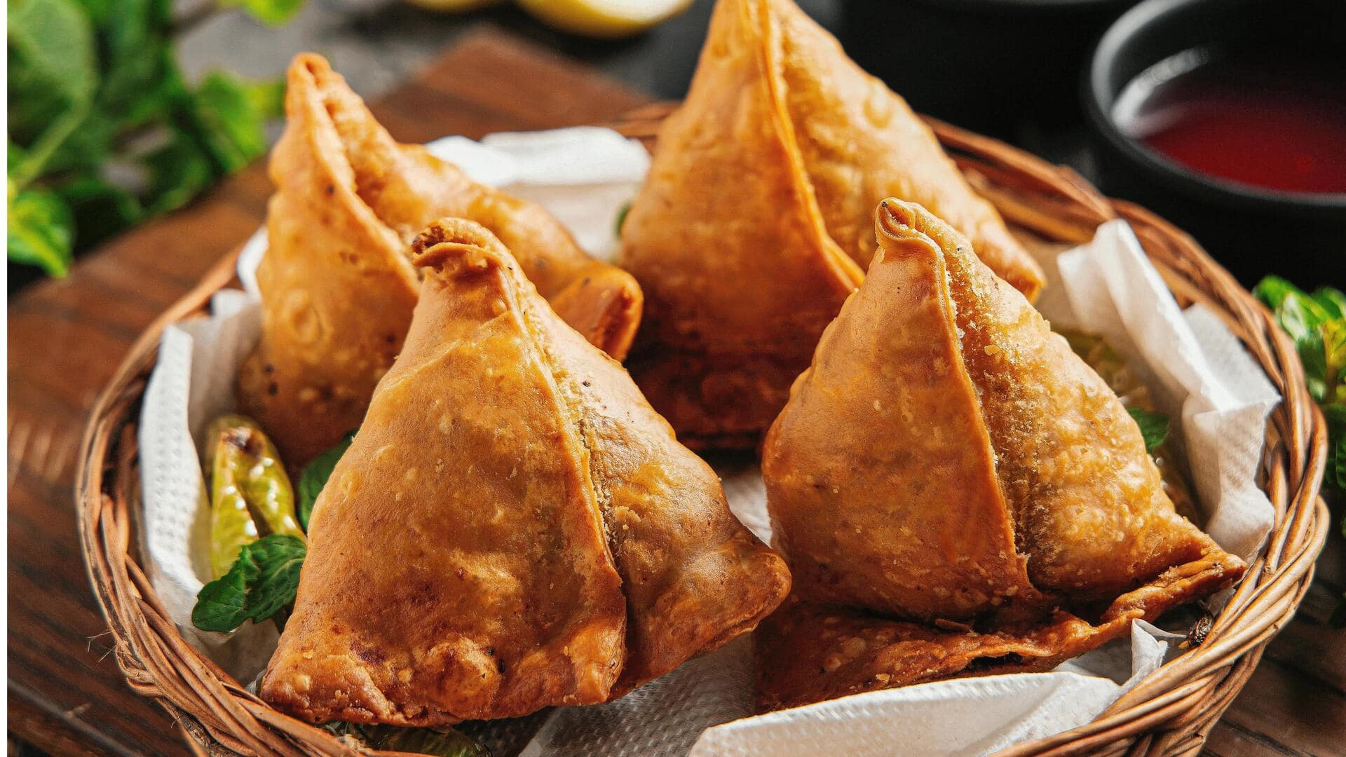 शाम की हल्की-फुल्की भुख को शांत करने के लिए बनाकर खाएं ये 5 तरह के समोसे