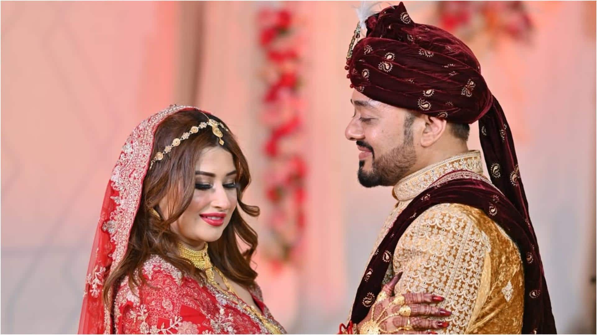 'बिग बॉस 12' की प्रतियोगी सबा खान ने बिजनेसमैन वसीम नवाब से रचाई शादी, देखिए तस्वीरें 