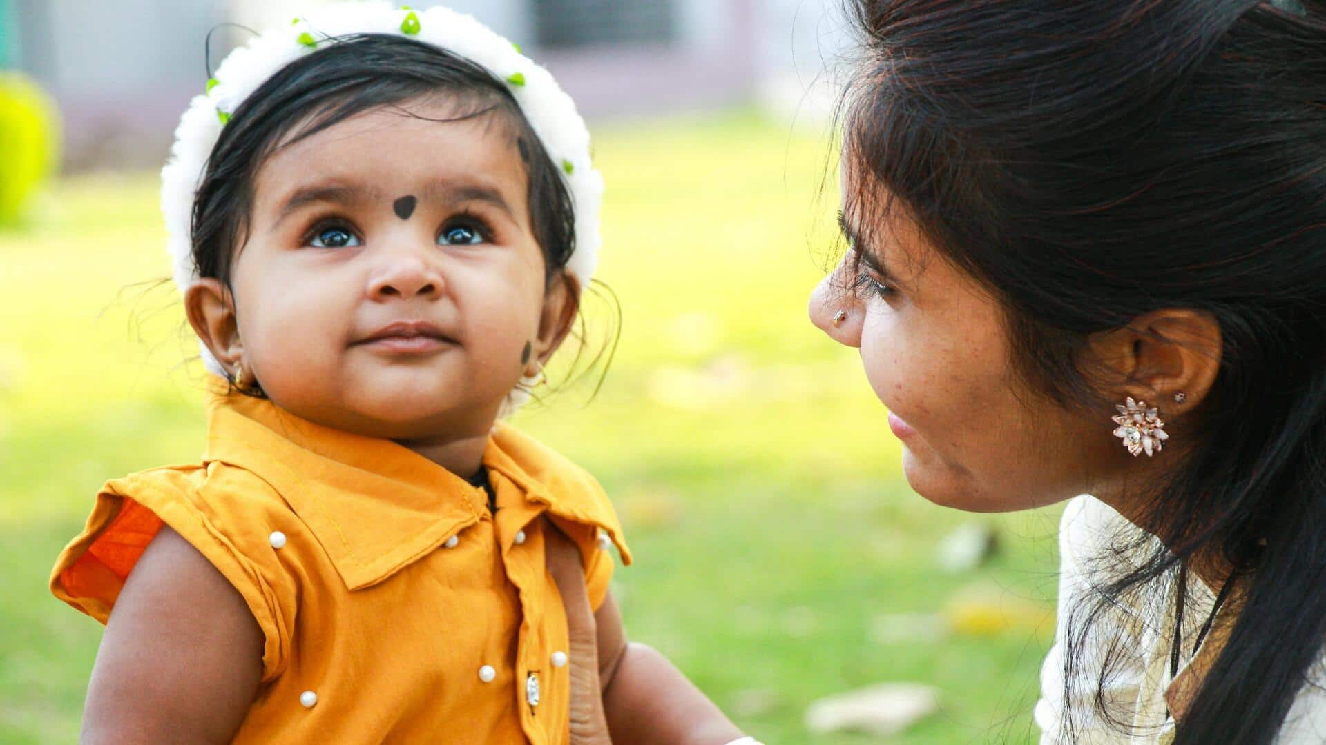 शिशु के साथ अपना संबंध मजबूत करने के लिए आजमाएं ये 5 तरीके