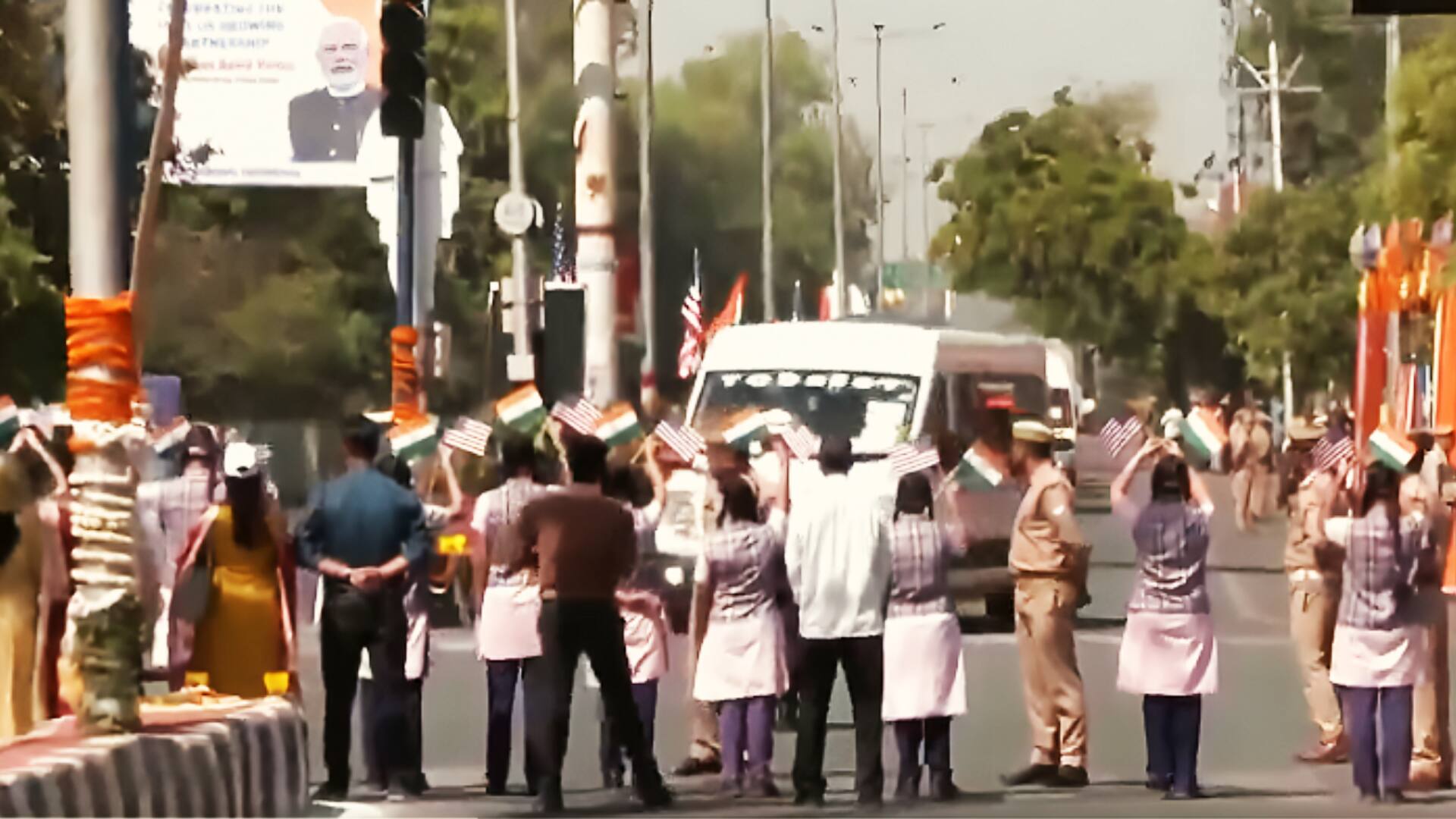 आगरा में उपराष्ट्रपति जेडी वेंस के स्वागत में बच्चों को धूप में खड़ा किया, देखें वीडियो आगरा में उपराष्ट्रपति जेडी वेंस के स्वागत में बच्चों को धूप में खड़ा किया, देखें वीडियो