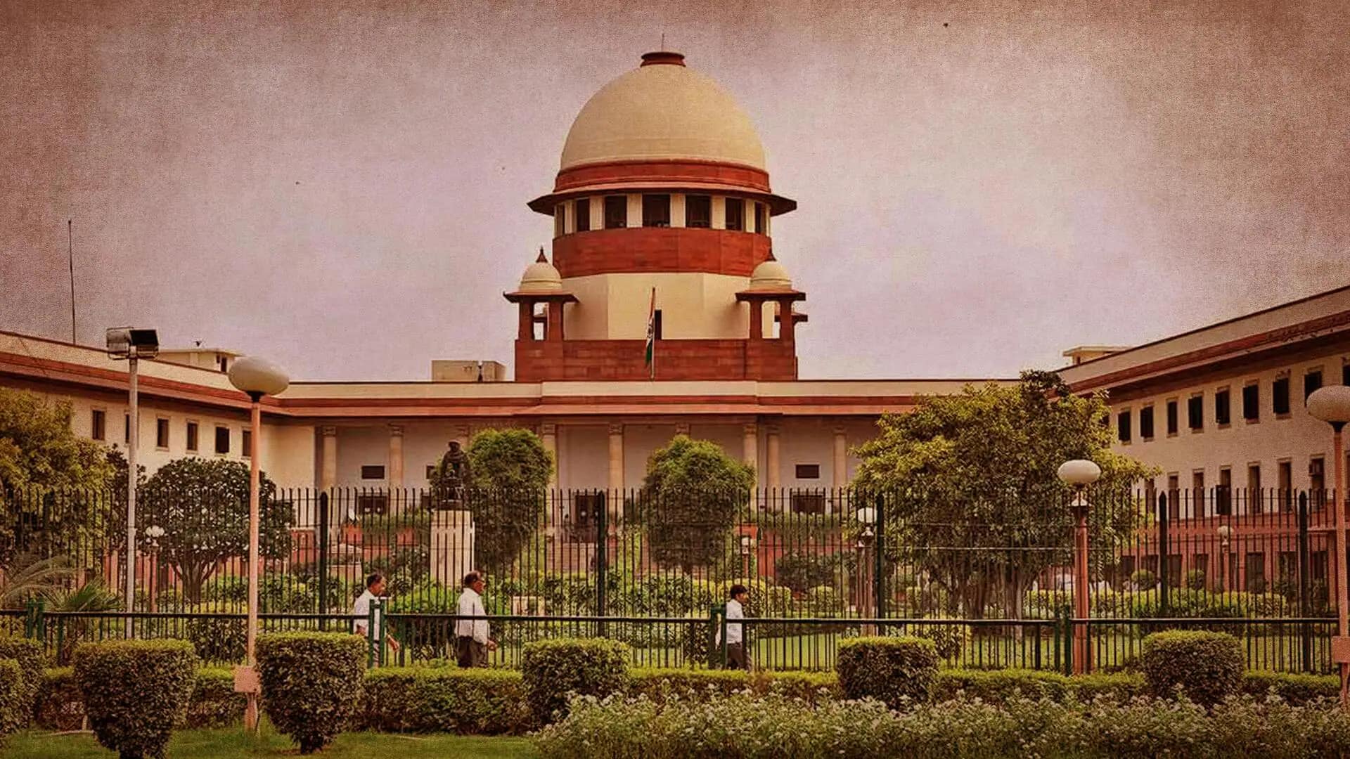 मृत्युदंड का तरीका बदलने पर सुप्रीम कोर्ट में सुनवाई, कोर्ट ने कहा- सरकार तैयार नहीं मृत्युदंड का तरीका बदलने पर सुप्रीम कोर्ट में सुनवाई, कोर्ट ने कहा- सरकार तैयार नहीं