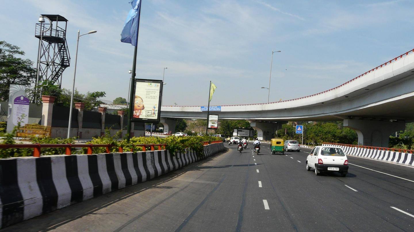 दिल्ली की सड़कों पर स्पीड लिमिट बदली, अब इस गति से तेज नहीं चला सकेंगे वाहन