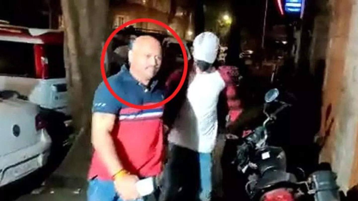 आर्यन खान के साथ सेल्फी बनी विवाद का कारण आर्यन खान के साथ सेल्फी बनी विवाद का कारण