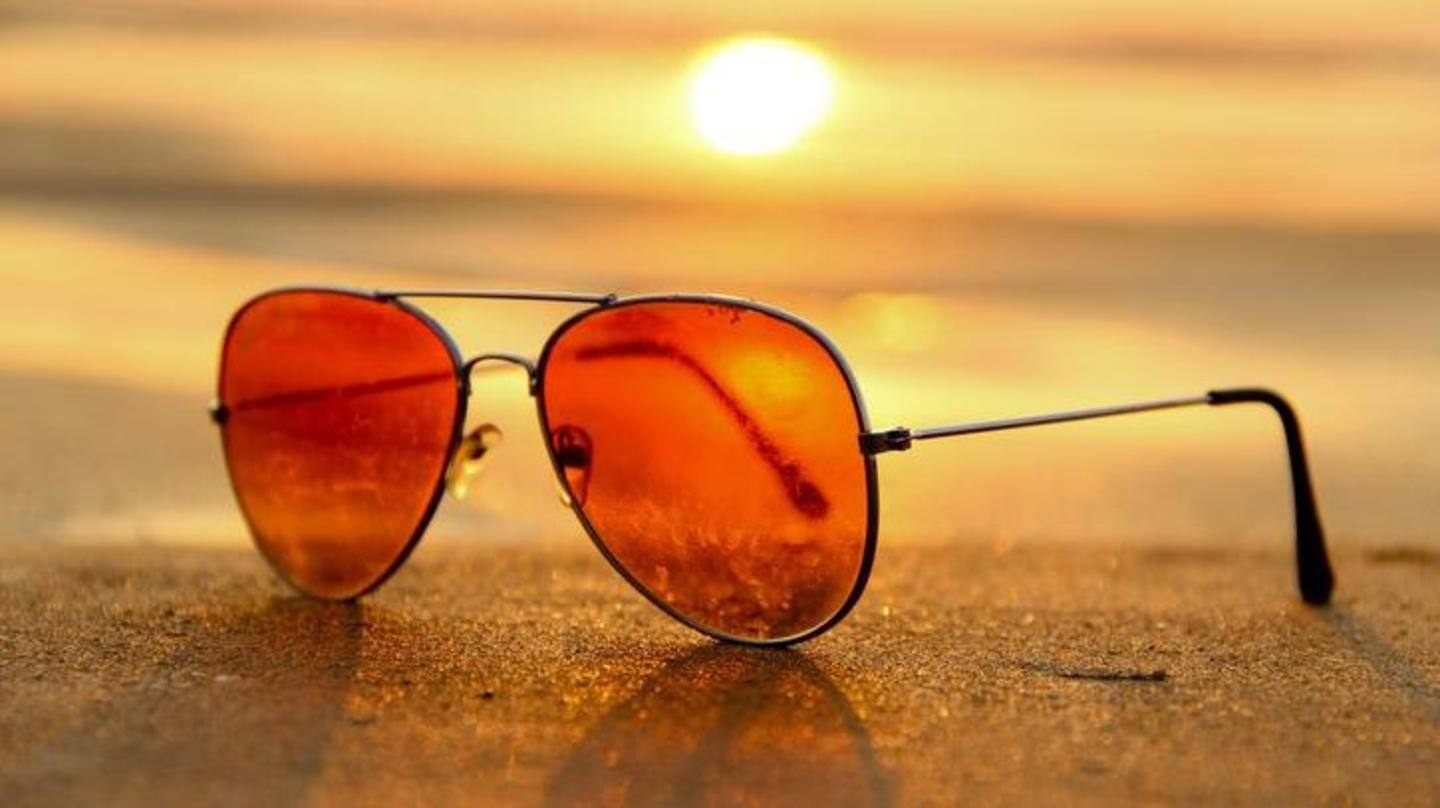 Sunglasses Guide: गोरे-गोरे मुखड़े पर काला-काला चश्मा तो ठीक, जानें Sunglasses चुनने का सही तरीका

Sunglasses Guide: Dark glasses are fine on fair faces, know the right way to choose sunglasses