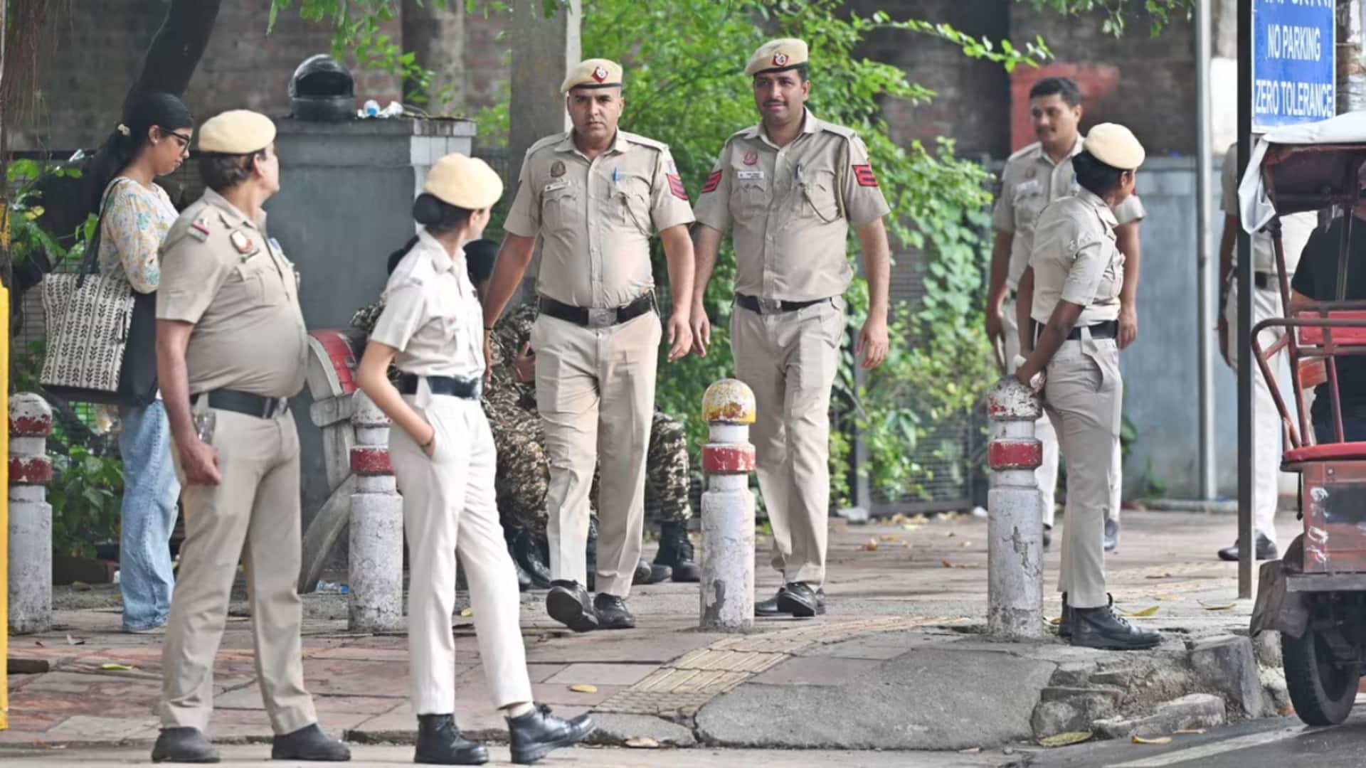दिल्ली में ISIS मॉड्यूल का भंडाफोड़,फिदायीन हमले का प्रशिक्षण ले रहे 2 आतंकवादी गिरफ्तार दिल्ली में ISIS मॉड्यूल का भंडाफोड़,फिदायीन हमले का प्रशिक्षण ले रहे 2 आतंकवादी गिरफ्तार