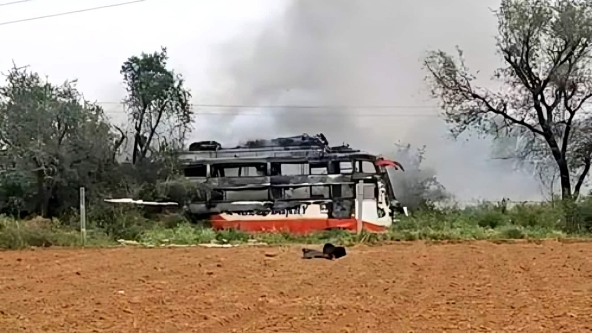 राजस्थान: जयपुर में हाइटेंशन लाइन से टकराने के बाद बस में लगी आग, 3 की मौत