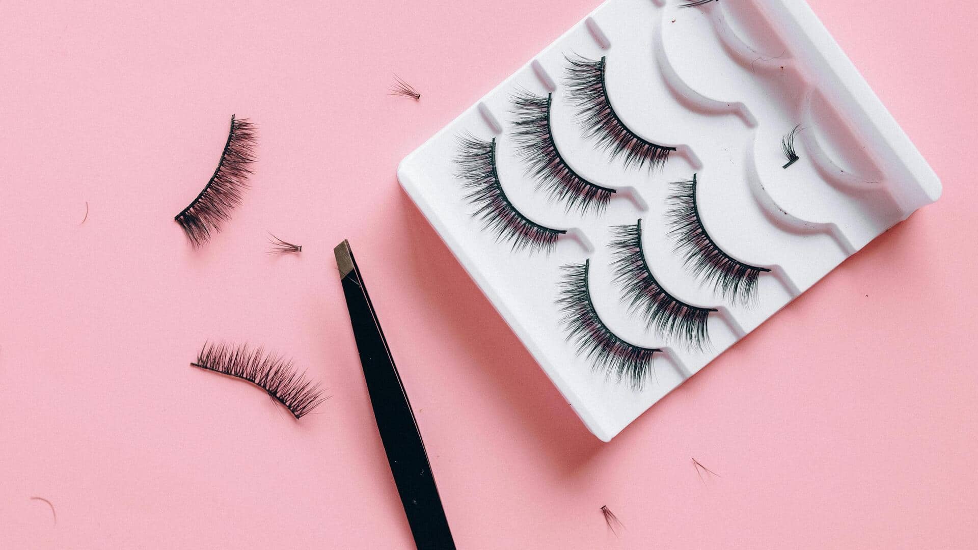 बार-बार गिर जाती हैं आपकी नकली आईलैशेस? जानिए ऐसा होने के कुछ संभावित कारण