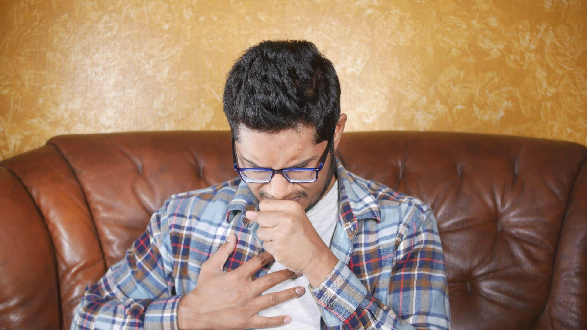 खांसी से छुटकारा पाना चाहते हैं? आज ही आजमाएं ये 5 घरेलू उपाय