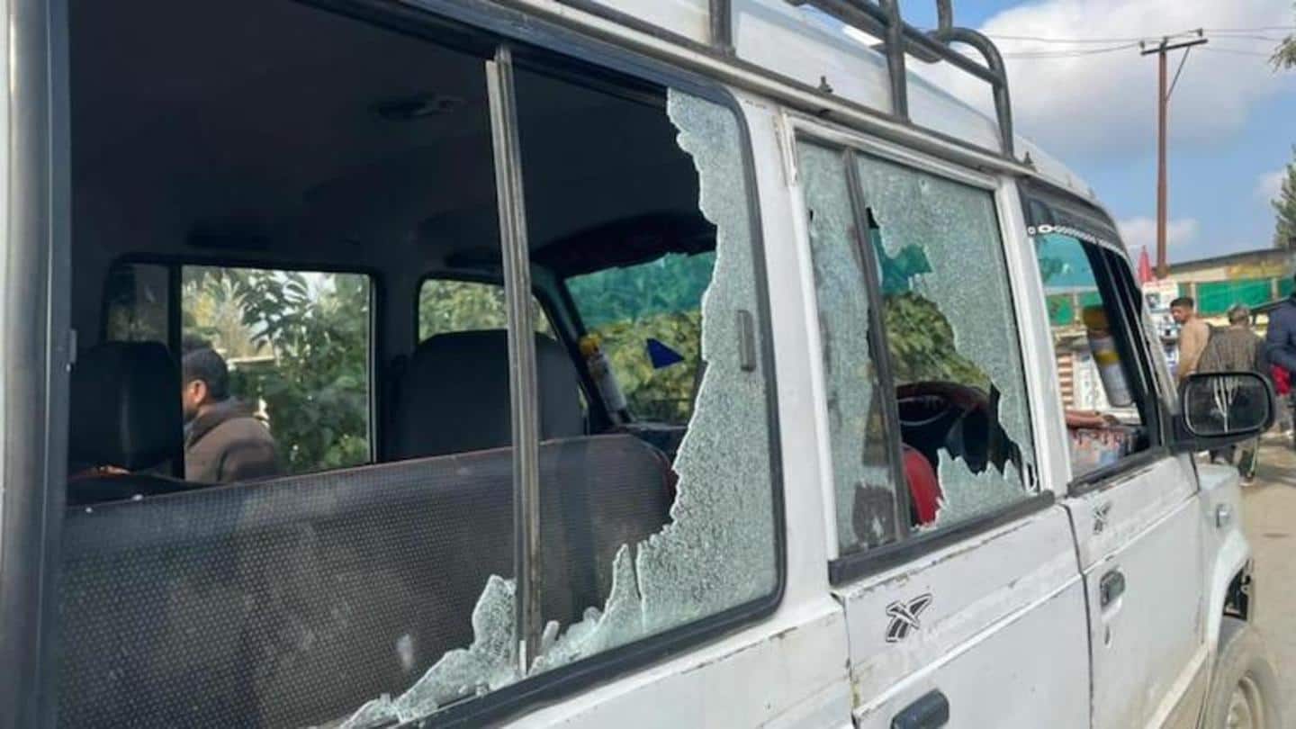 जम्मू-कश्मीर: बांदीपोरा में सेना के काफिले से पहले टैक्सी स्टैंड पर धमाका, छह लोग घायल
