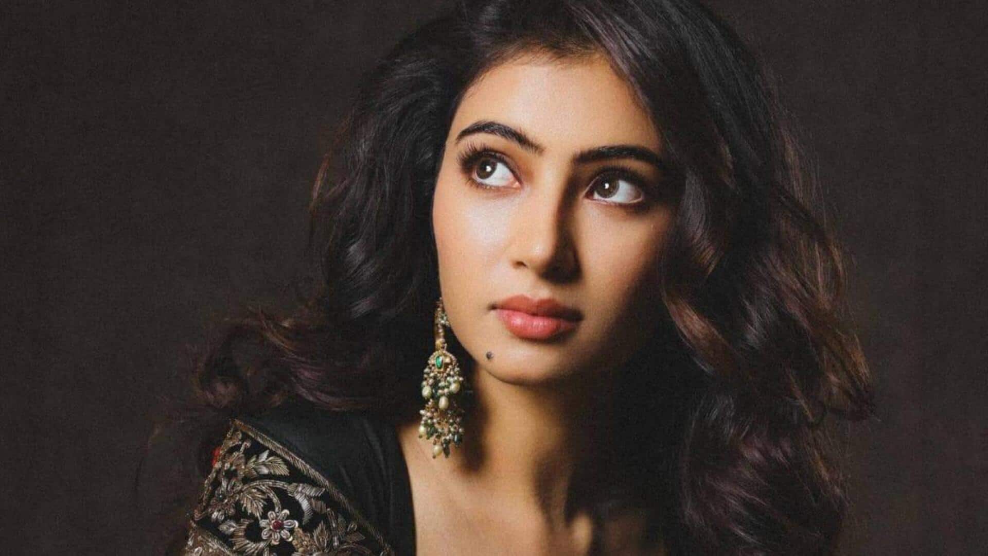 क्या फिल्म 'D55' में धनुष के साथ रुक्मिणी वसंत की जगह सारा अर्जुन दिखेंगी?