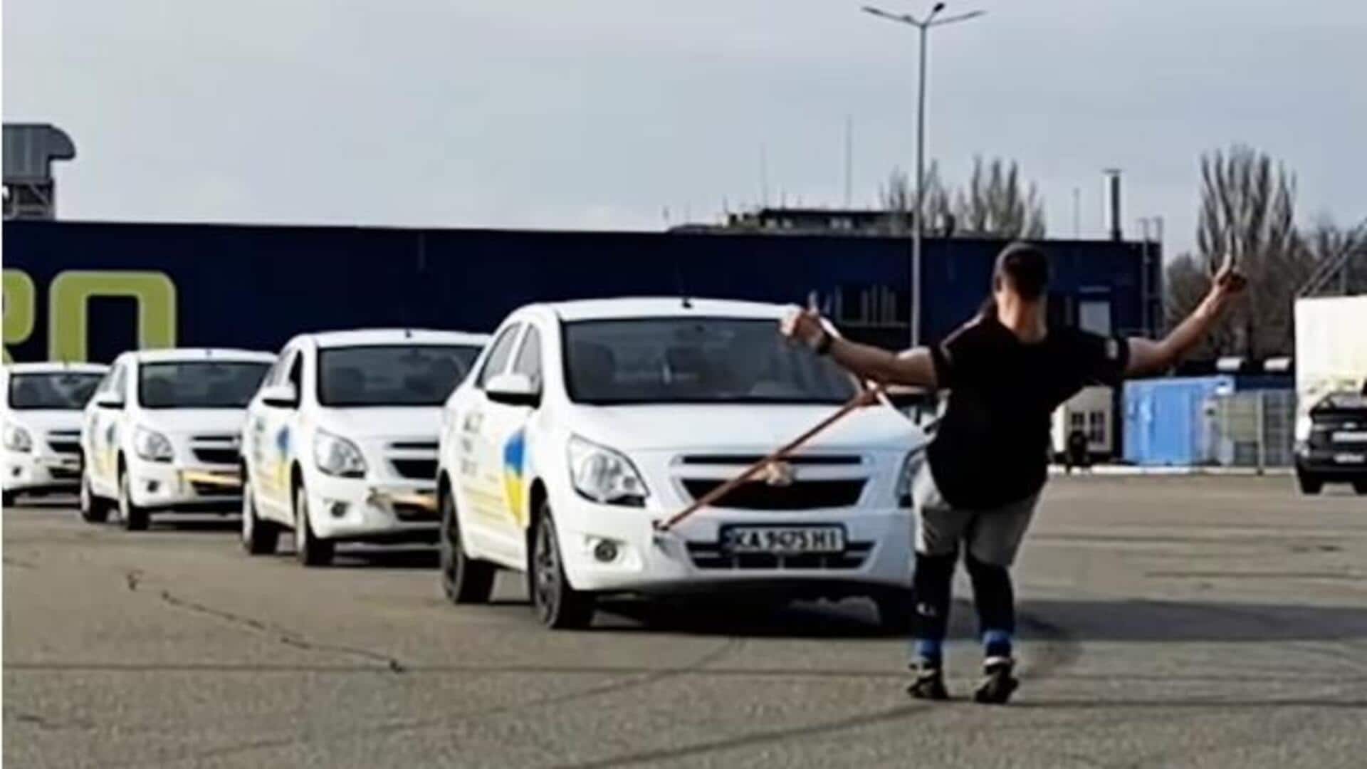 यूक्रेन: 34 वर्षीय शख्स ने अपने दांतों से 6 कारें खींचकर बनाया विश्व रिकॉर्ड 