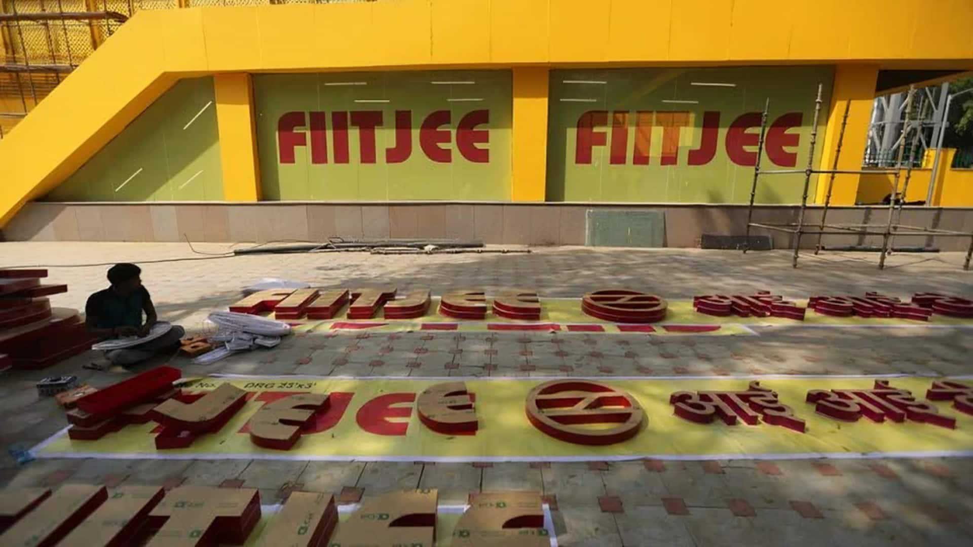 FIITJEE के बैंक खाते क्यों फ्रीज कर रही है नोएडा पुलिस? मनी लॉन्ड्रिंग का शक