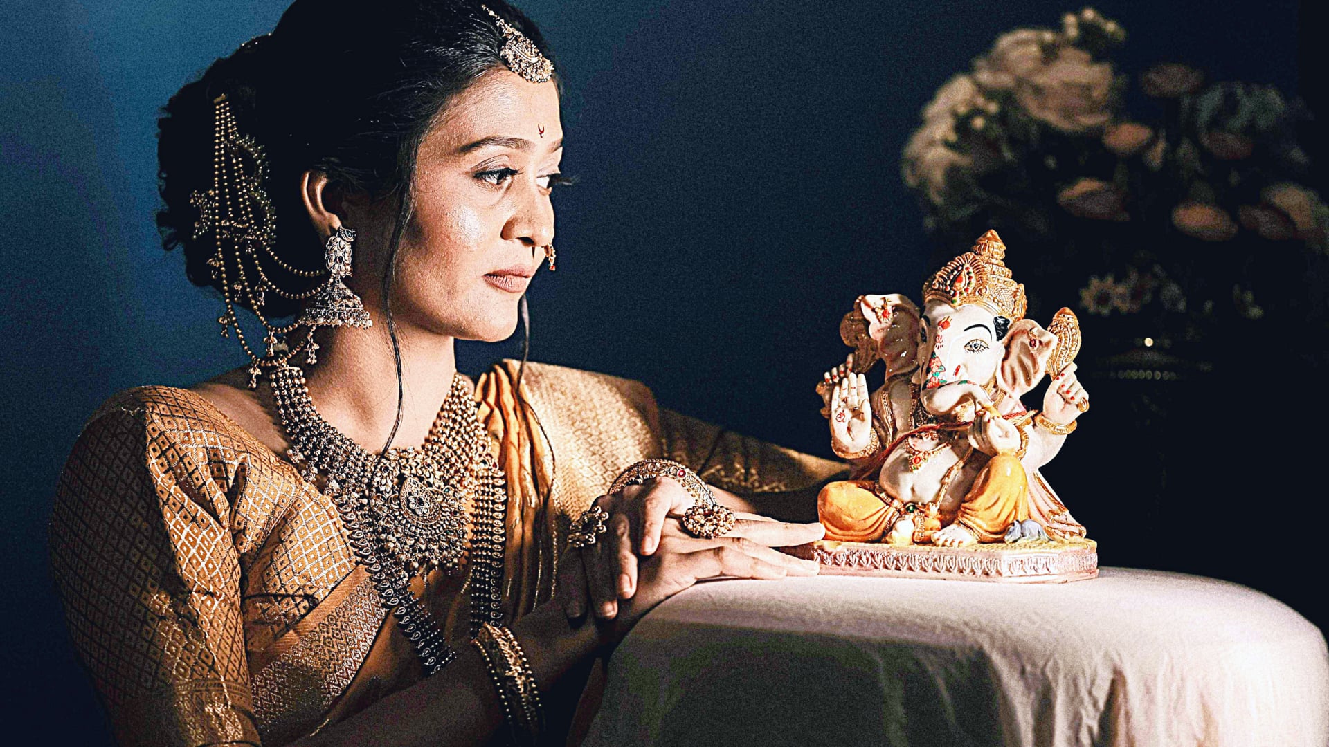 गणेश चतुर्थी पर महिलाएं चुन सकती हैं ये 5 पारंपरिक पोशाकें, लगेंगी बेहद आकर्षक गणेश चतुर्थी पर महिलाएं चुन सकती हैं ये 5 पारंपरिक पोशाकें, लगेंगी बेहद आकर्षक
