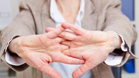 क्या उंगलियां चिटकाने से हो सकता है आर्थराइटिस? जानें इस बात की सच्चाई
