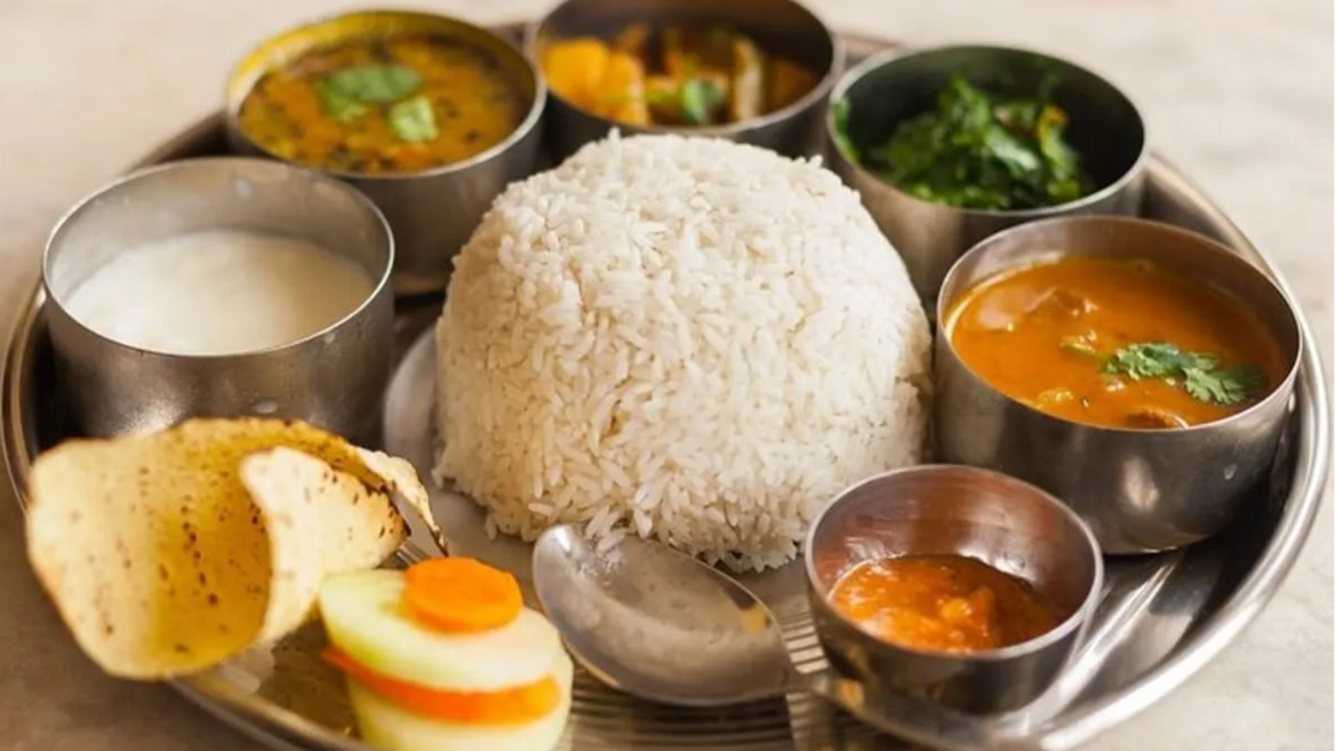 नेपाली थकाली थाली का एक बाद जरूर लें आनंद, जानिए इसमें होते हैं कौन-कौन से व्यंजन 