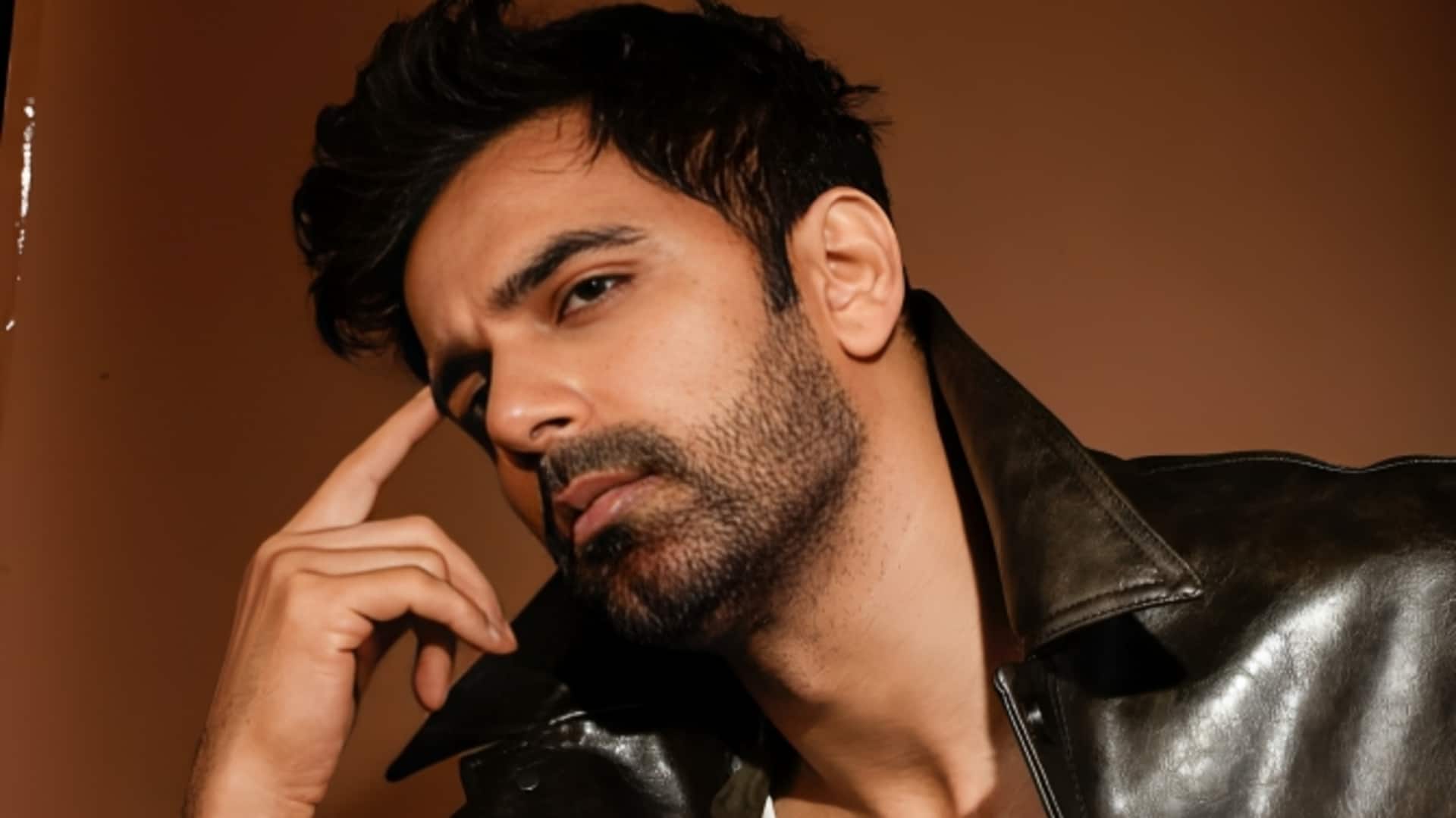 अभिनेता अनुज सचदेवा को सरेआम डंडे से पीटा, वायरल वीडियो देख भड़के सितारे बोले- केस करो