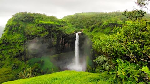 कहां हैं कुंभे झरना, जहां रील्स बनाते समय लड़की की हो गई मौत?