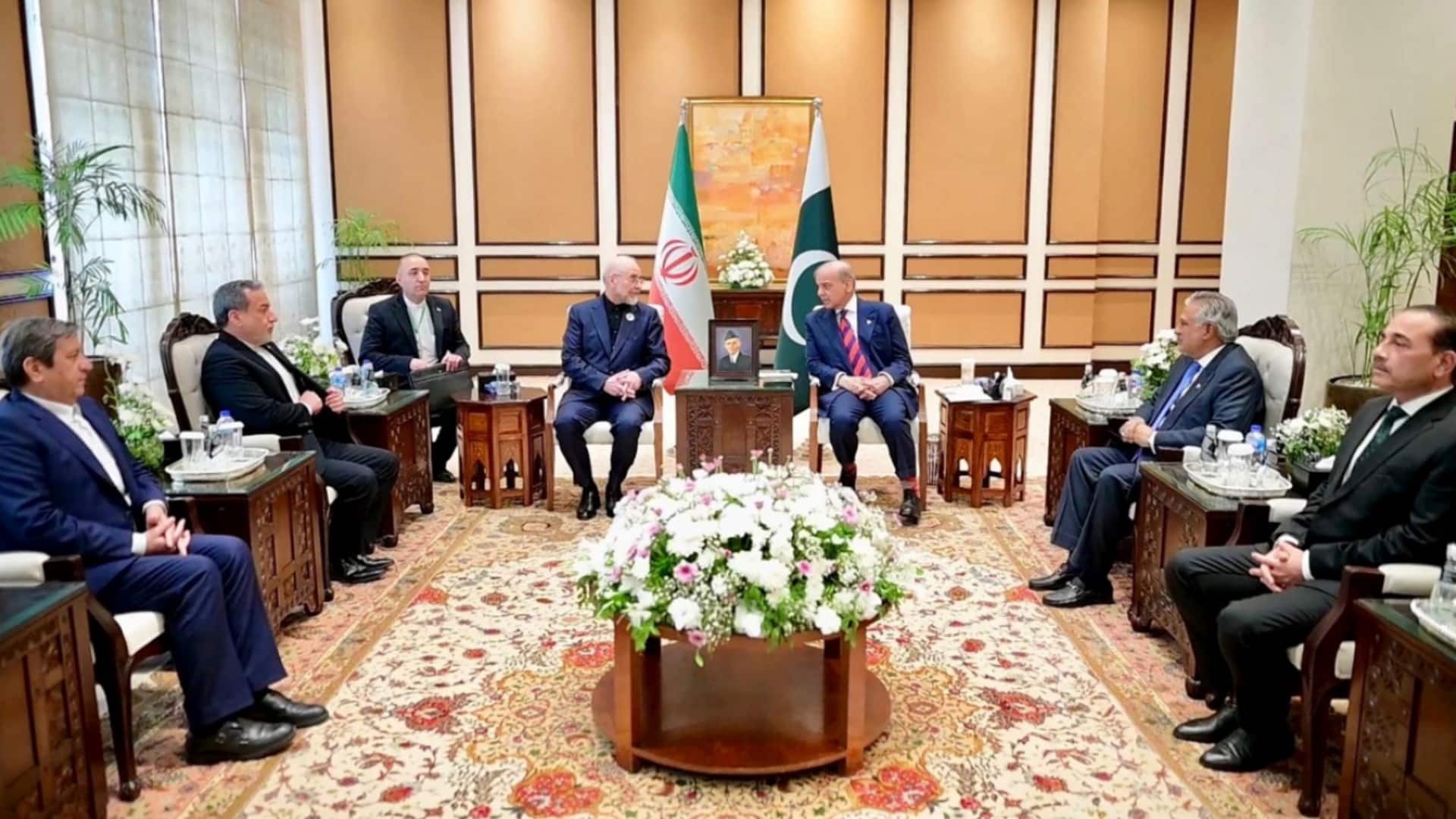 पाकिस्तान में ईरानी प्रतिनिधिमंडल को था खतरा; लौटते हुए विमान बदला, ट्रेन-बस का किया इस्तेमाल