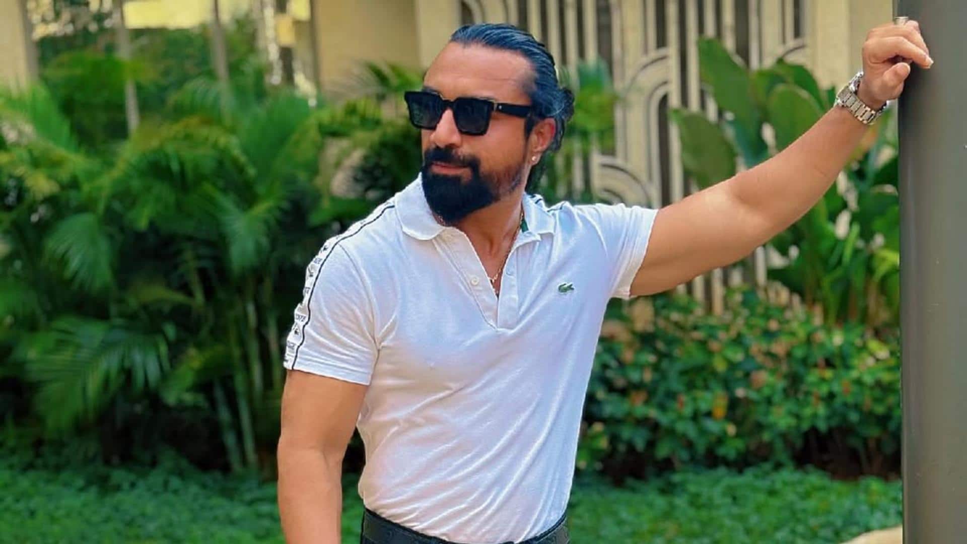 'हाउस अरेस्ट' विवाद के बीच एजाज खान पर लगा रेप का आरोप, मामला दर्ज 'हाउस अरेस्ट' विवाद के बीच एजाज खान पर लगा रेप का आरोप, मामला दर्ज
