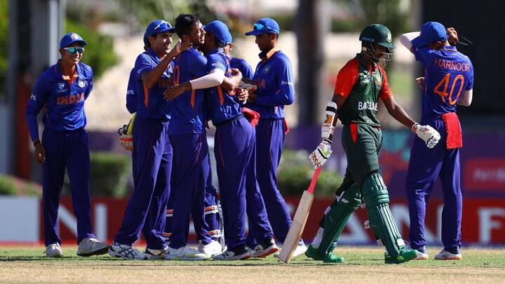 अंडर-19 विश्व कप: क्वार्टर फाइनल में भारत ने डिफेंडिंग चैंपियन बांग्लादेश को 111 पर समेटा
