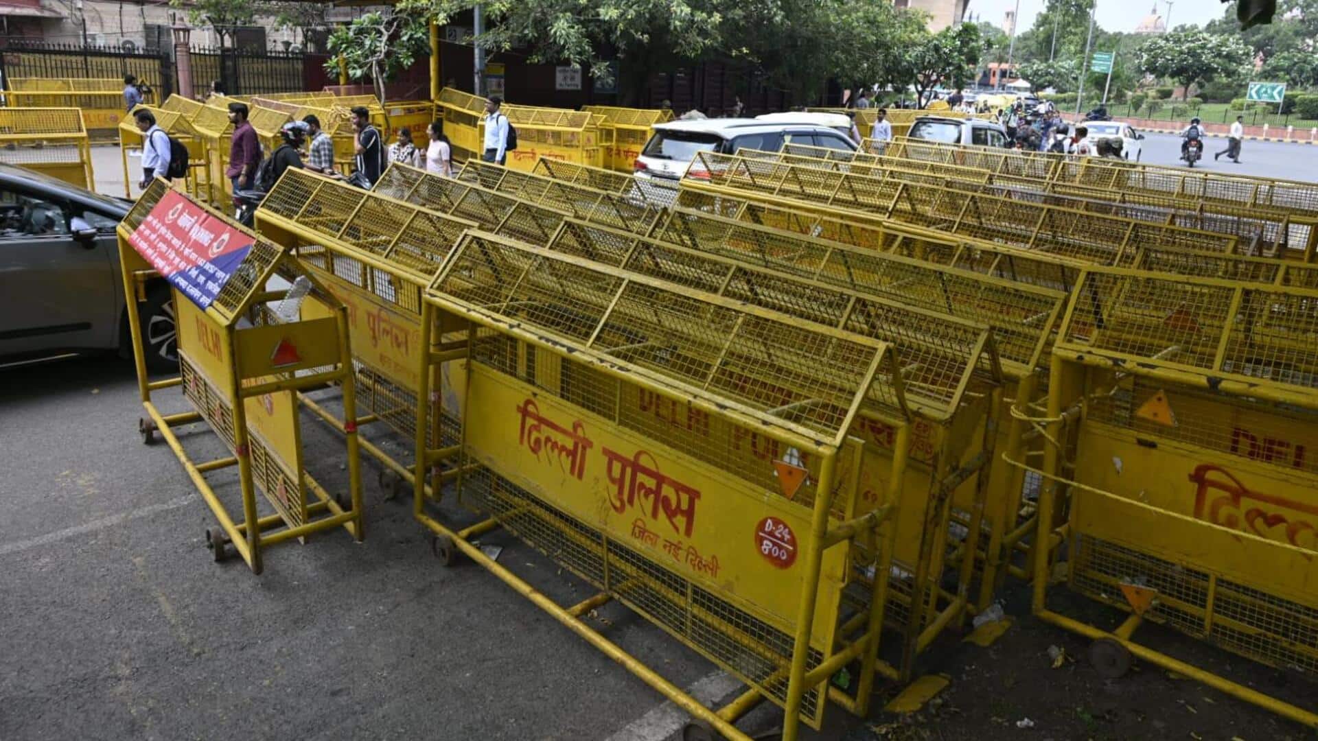 इंडिया गेट पर कॉकरोच जनता पार्टी के प्रदर्शन को देखते हुए पुलिस ने शुरू की तैयारी