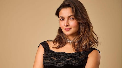 शीशे जैसी चमकती है आलिया भट्ट की त्वचा, जानिए सुबह के वक्त कैसे करती हैं देखभाल