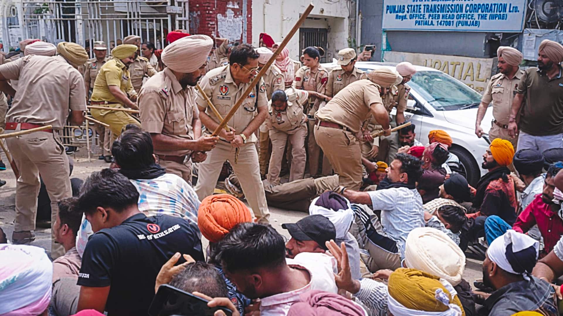 पटियाला में बिजली बोर्ड दफ्तर के बाहर प्रदर्शन कर रहे युवाओं पर पंजाब पुलिस का लाठीचार्ज