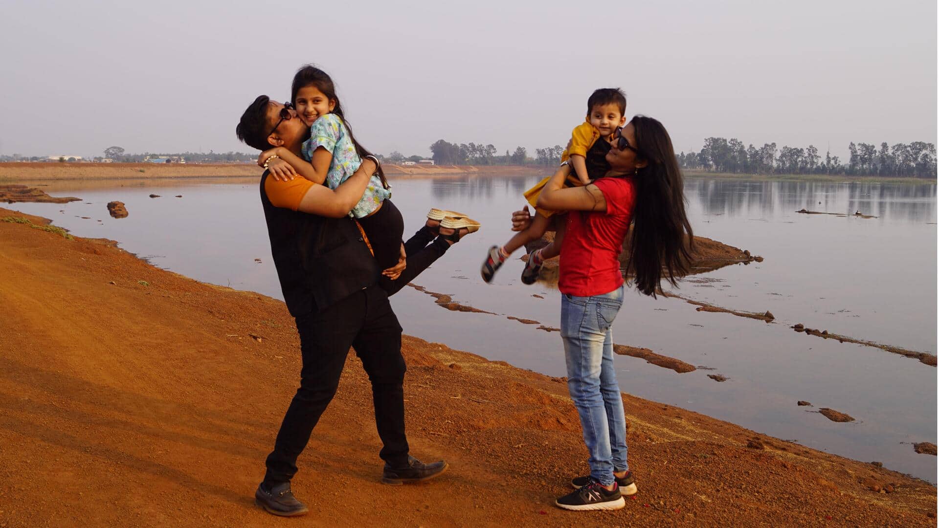 बच्चों के साथ सफर करने से पहले पैक करें ये 5 जरूरी चीजें, यात्रा बन जाएगी आसान