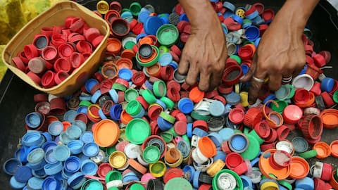 प्लास्टिक के खतरनाक महीन कणों में बदल रही रंगीन प्लास्टिक, शोध में हुआ खुलासा