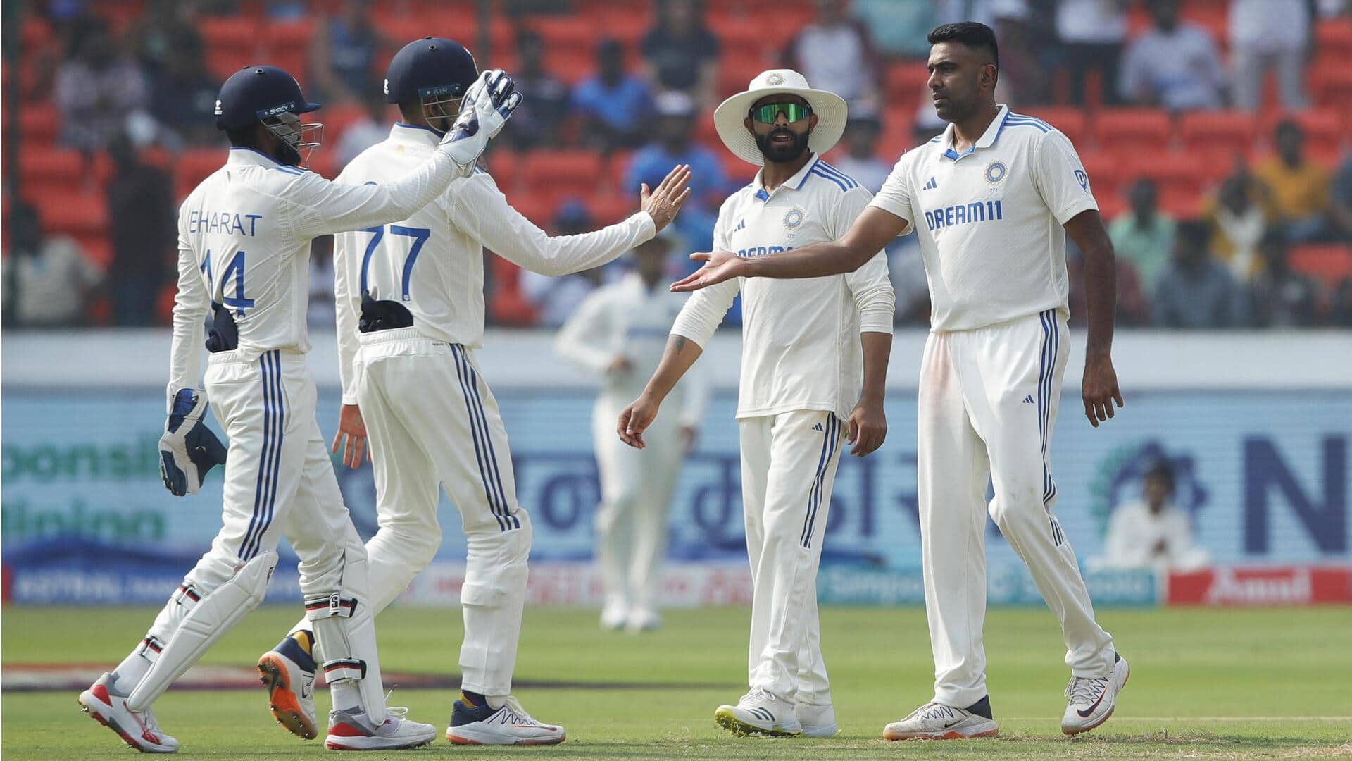 भारत बनाम इंग्लैंड, पहला टेस्ट: रविचंद्रन अश्विन ने चटकाए 3 विकेट, जानिए उनके आंकड़े
