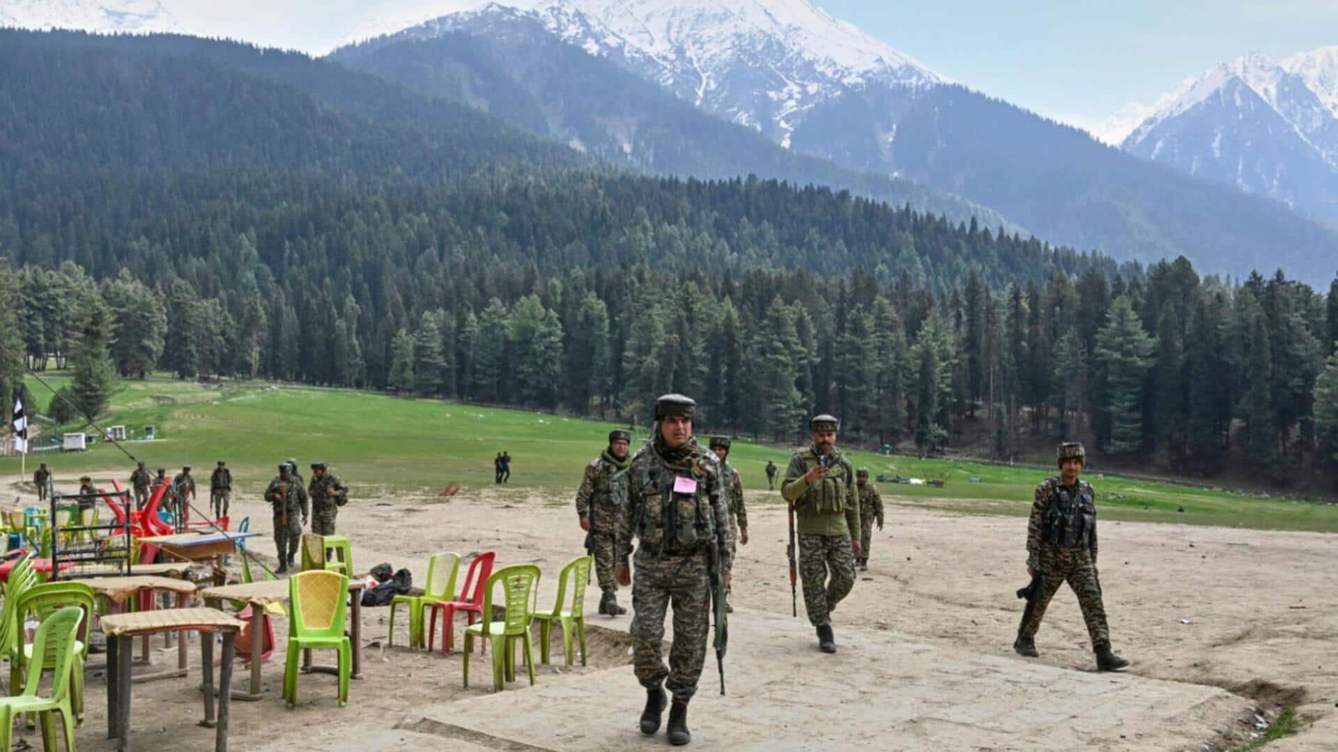 सुप्रीम कोर्ट ने पर्यटकों की सुरक्षा के लिए जनहित याचिका खारिज की, याचिकाकर्ता को लगाई फटकार सुप्रीम कोर्ट ने पर्यटकों की सुरक्षा के लिए जनहित याचिका खारिज की, याचिकाकर्ता को लगाई फटकार