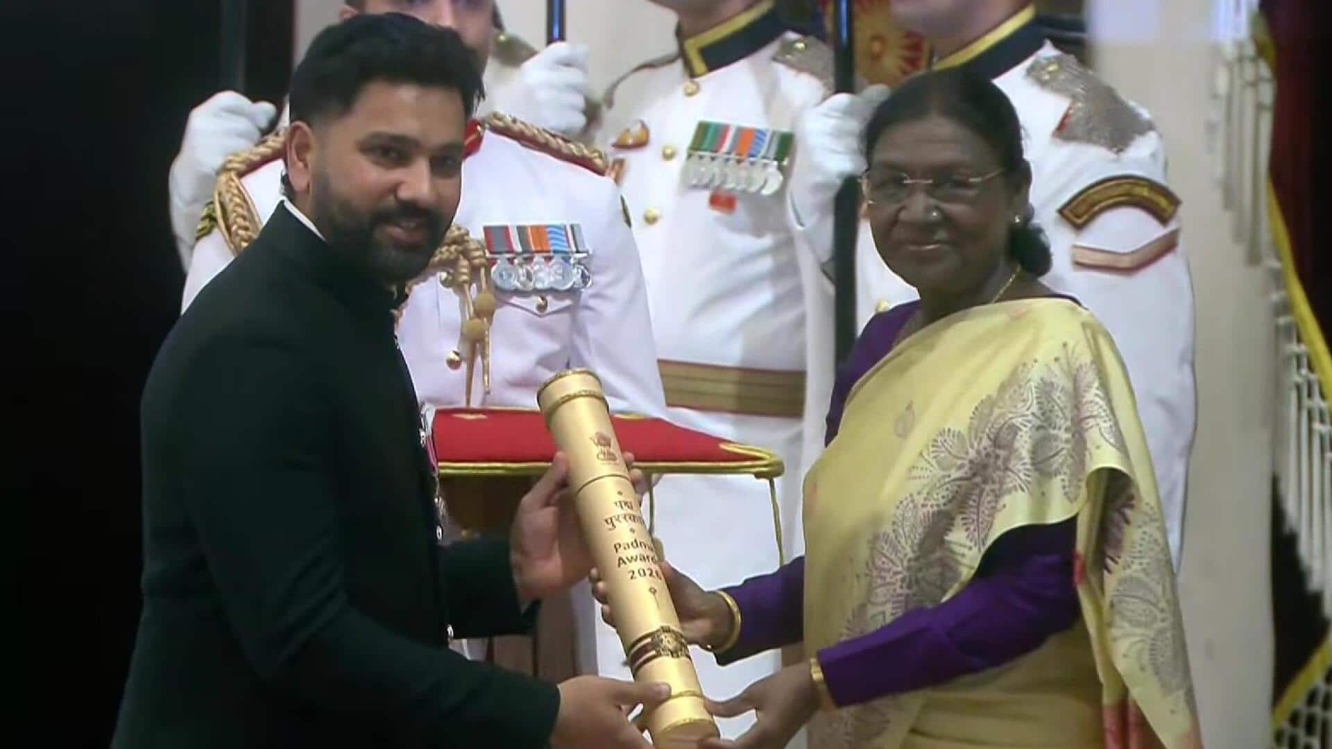 रोहित शर्मा को राष्ट्रपति द्रौपदी मुर्मू ने दिया पद्म श्री सम्मान, देखें वीडियो 