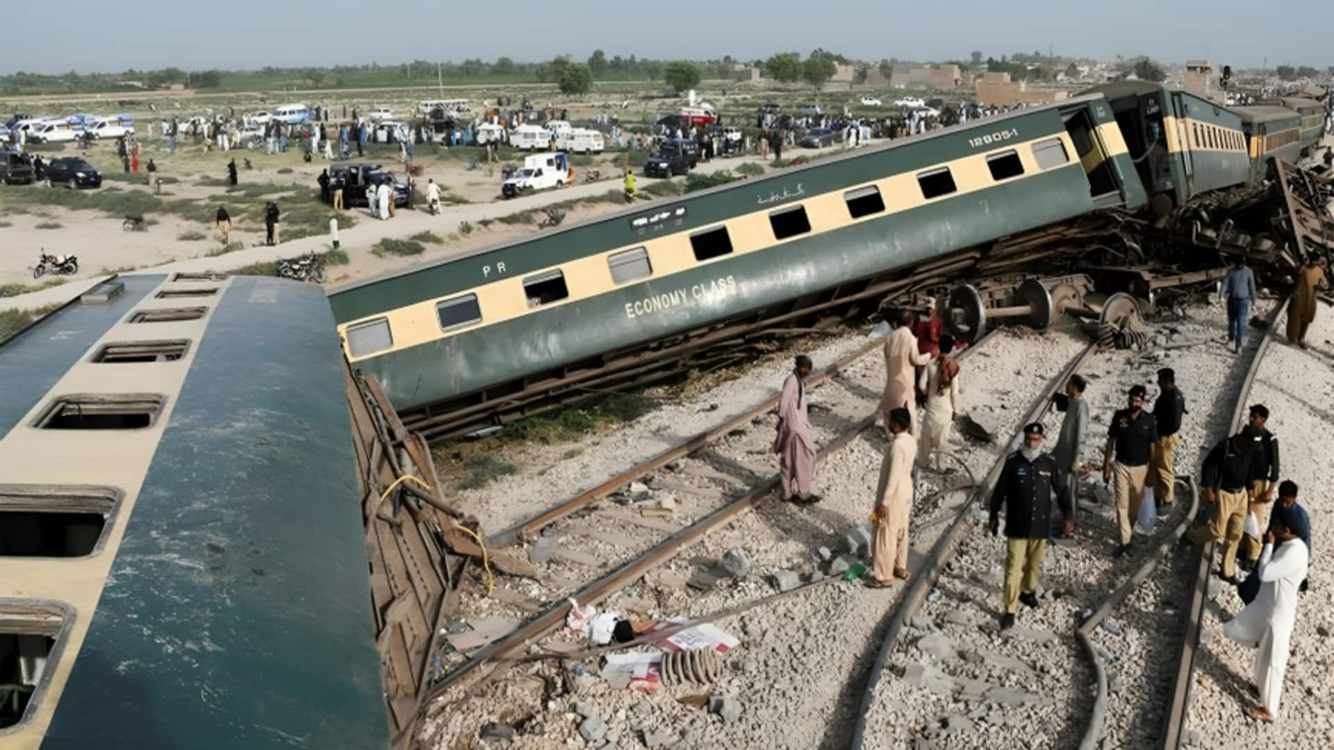 बलूचिस्तान में जाफर एक्सप्रेस ट्रेन पर फिर निशाना, बम और रॉकेट के हमलों से बाल-बाल बची